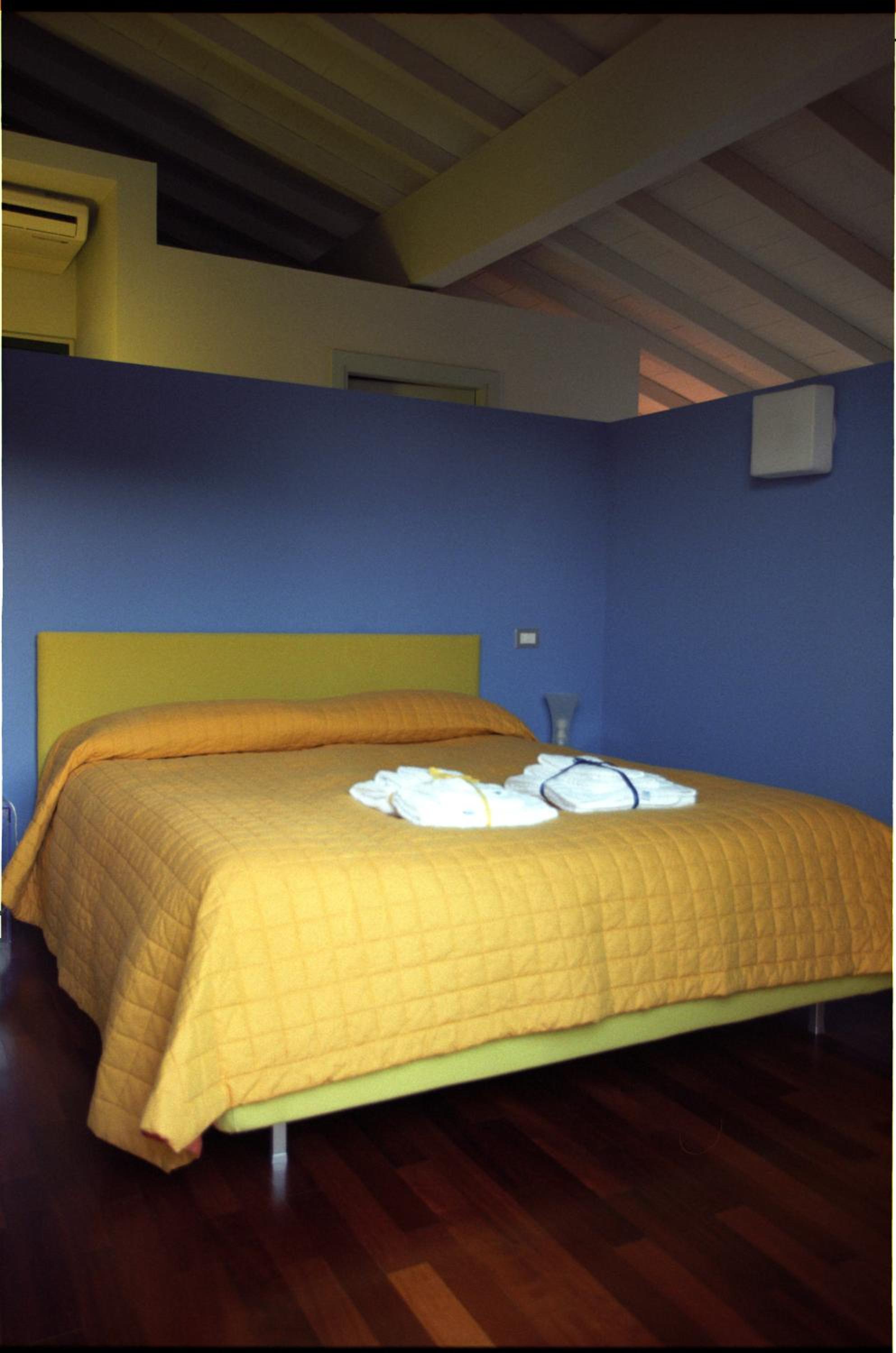 One-Bedroom Apartment (2 Adults) - Photo 15