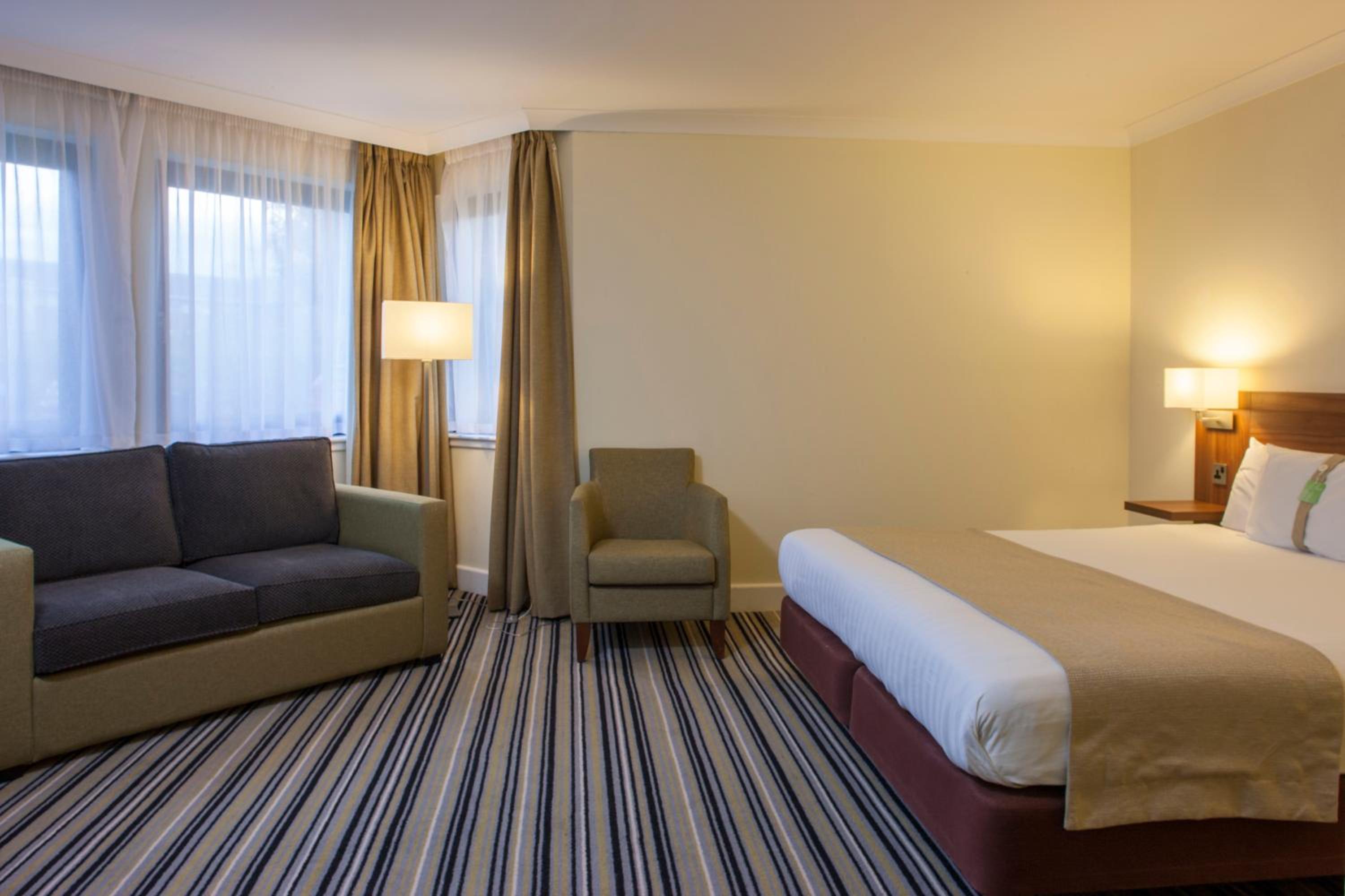 King Room with Sofa Bed - Photo 1