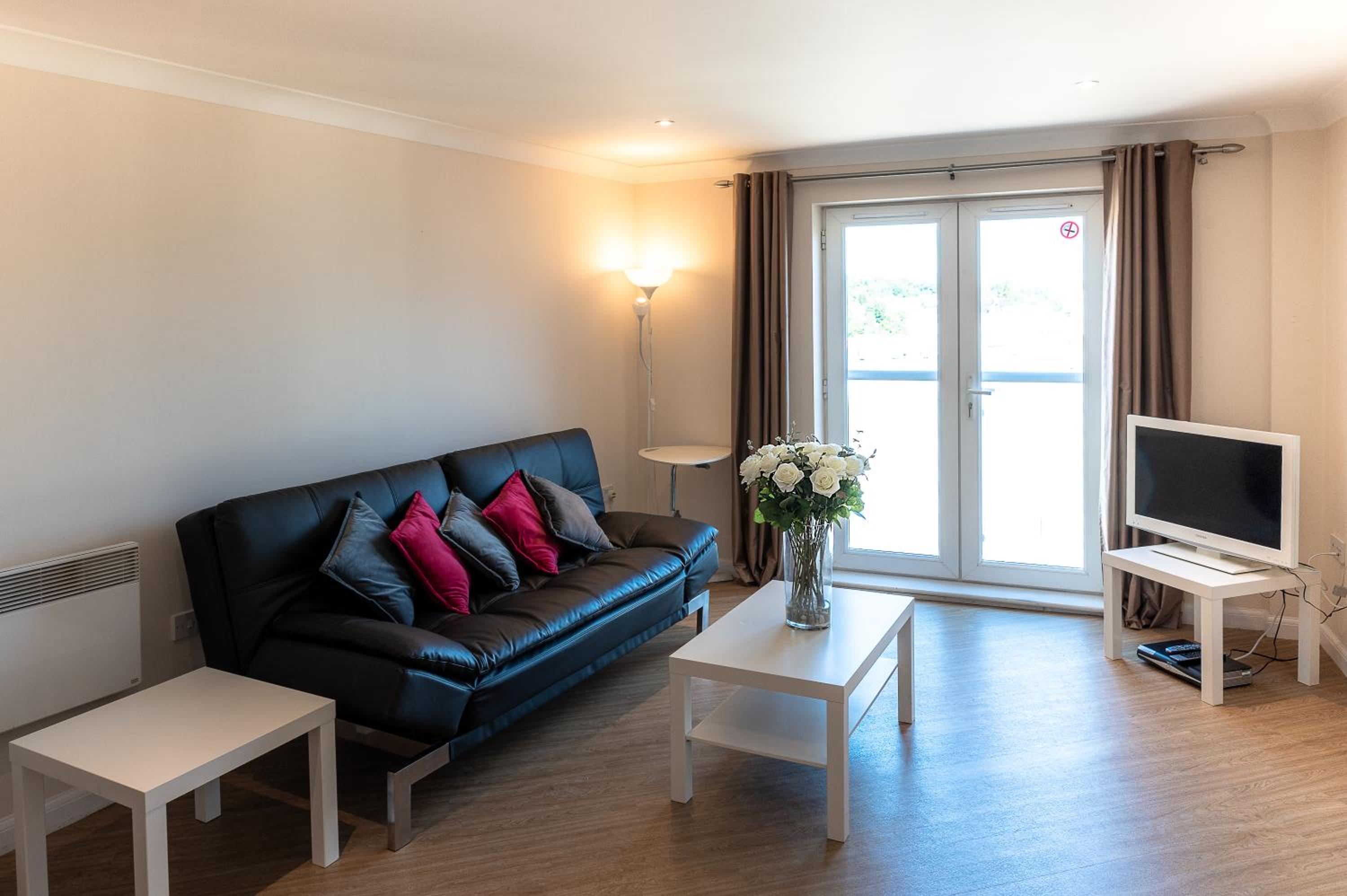 One-Bedroom Apartment Handleys Court photo 1