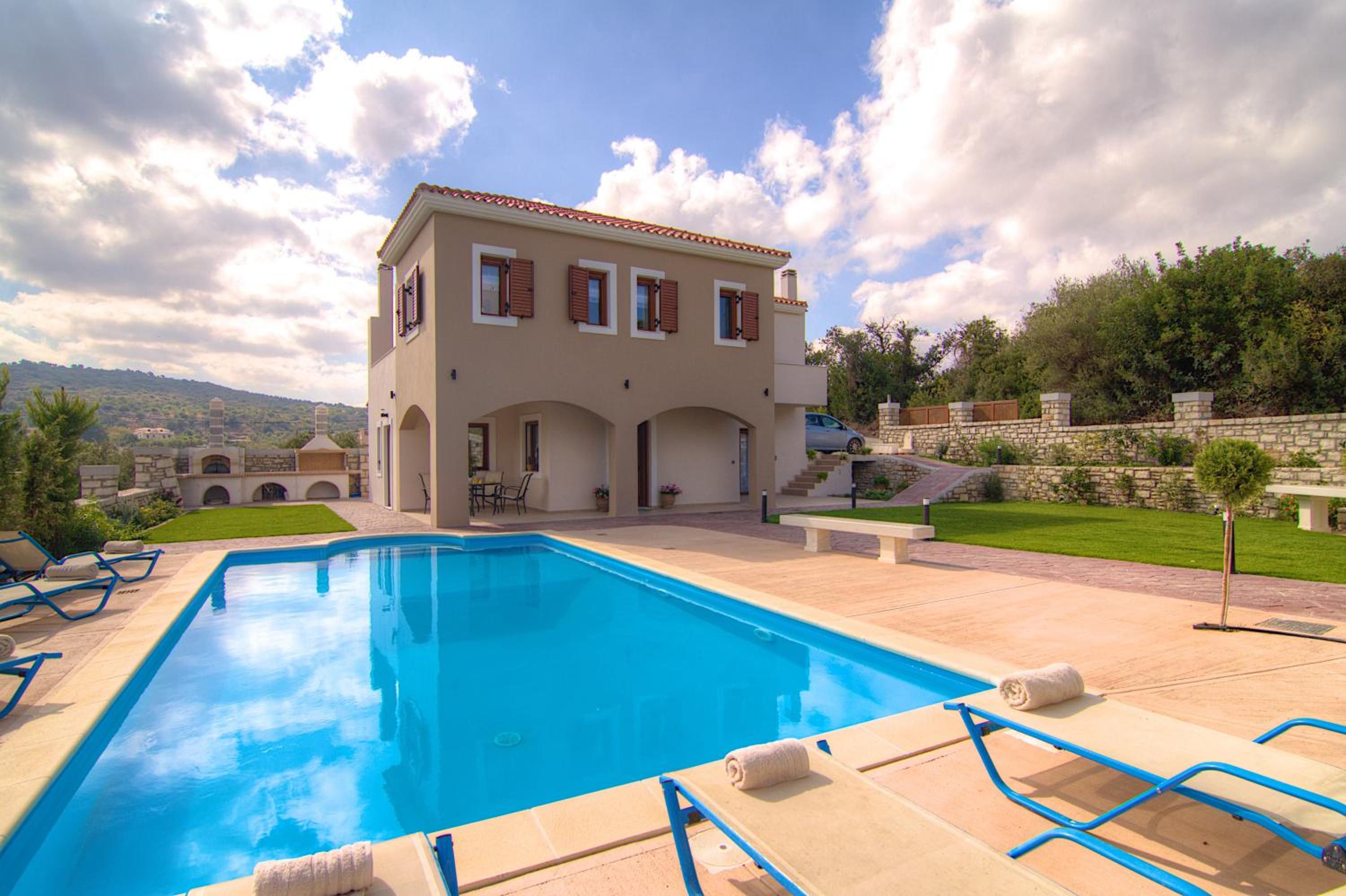 Four-Bedroom Villa with Private Pool photo 2