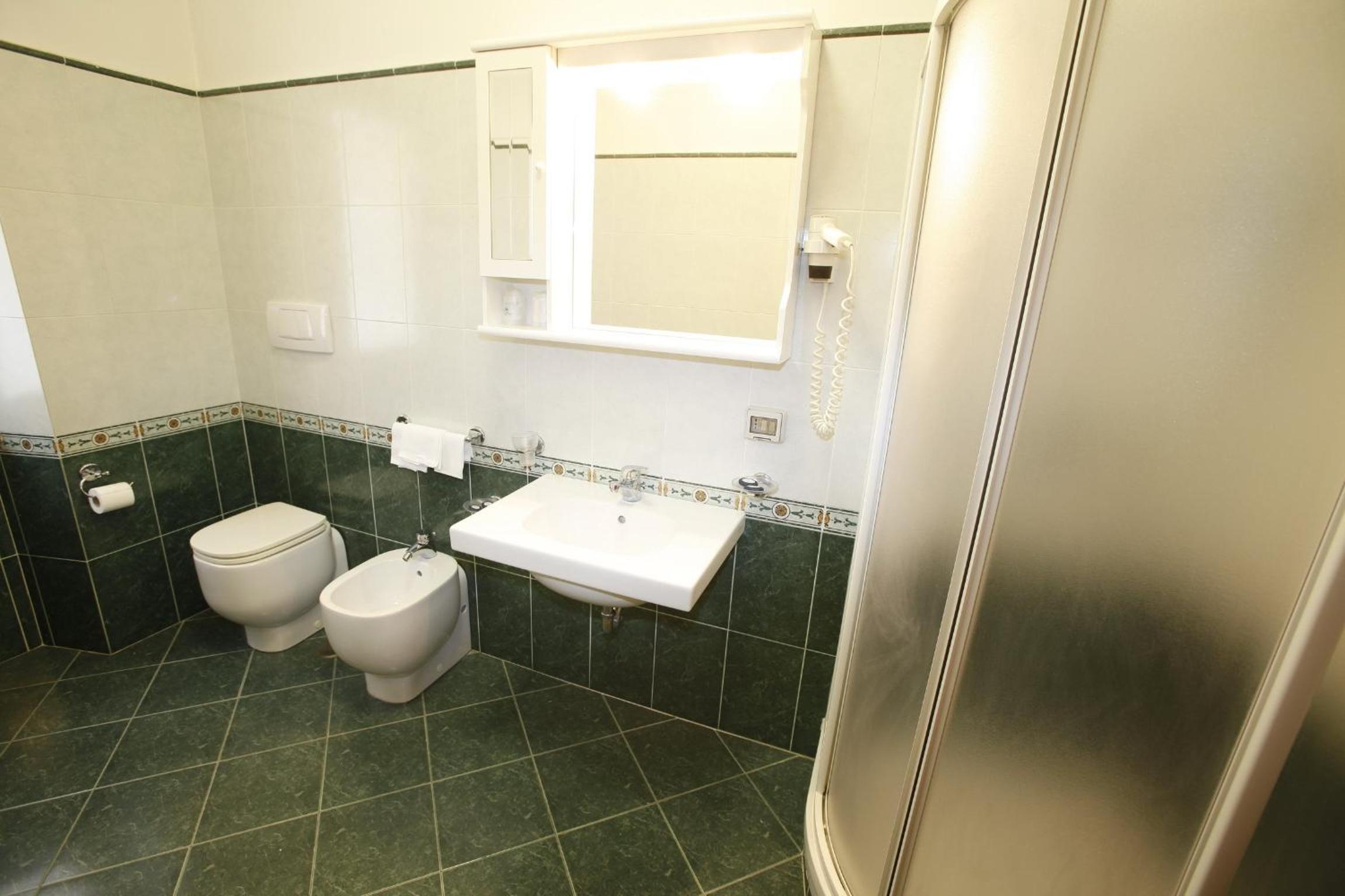 Double Room - Photo 5