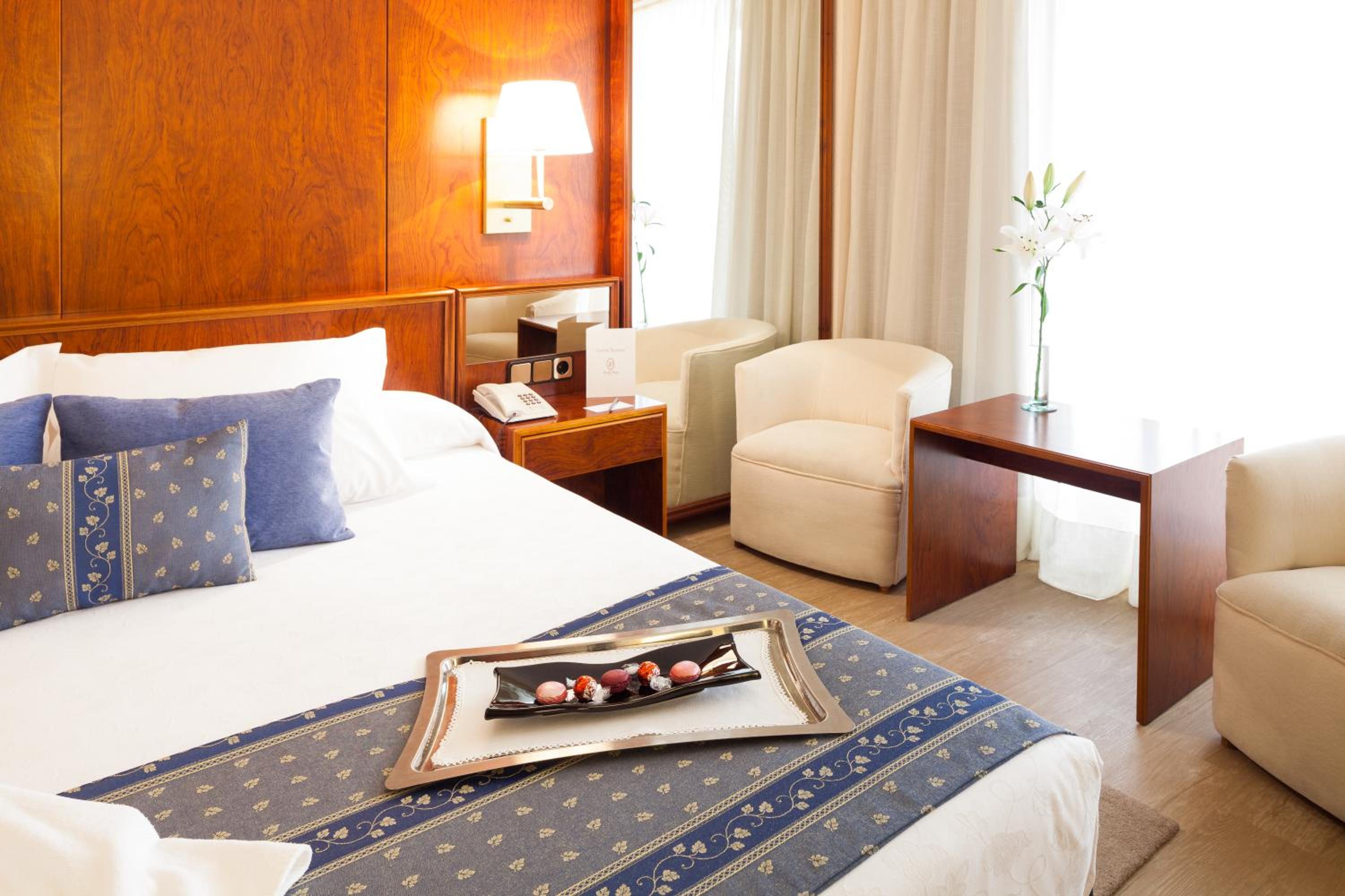 Double or Twin Room - Photo 6