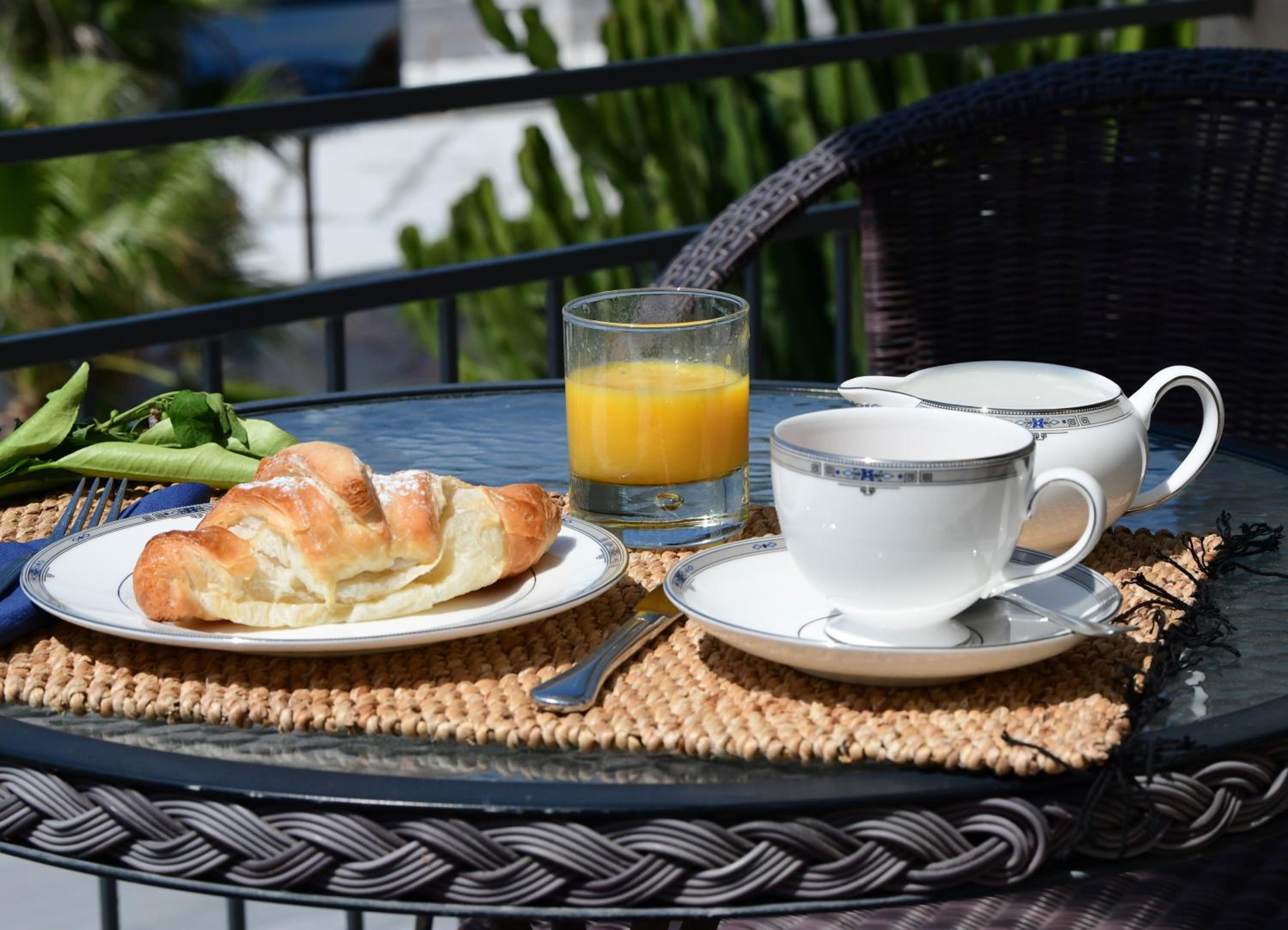 Standard Double Room with Balcony and Partial Sea View - Photo 8