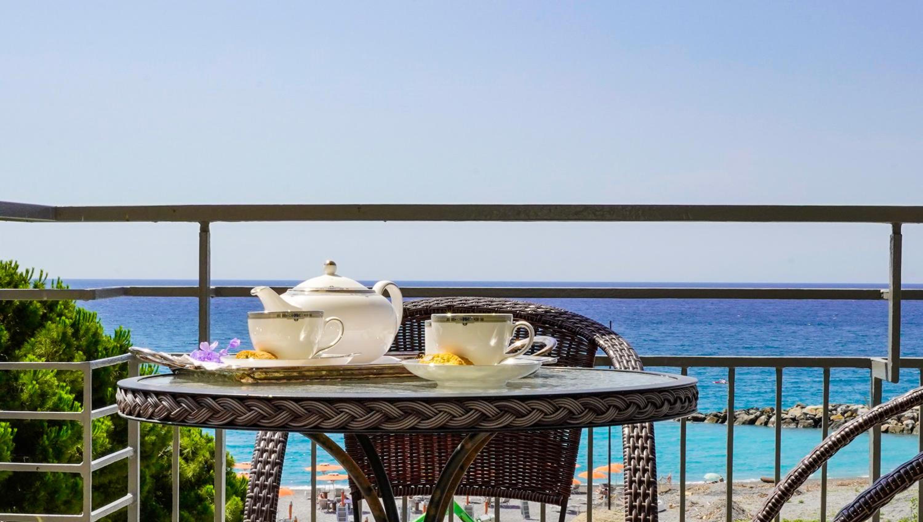 Standard Double Room with Balcony and Partial Sea View - Photo 10