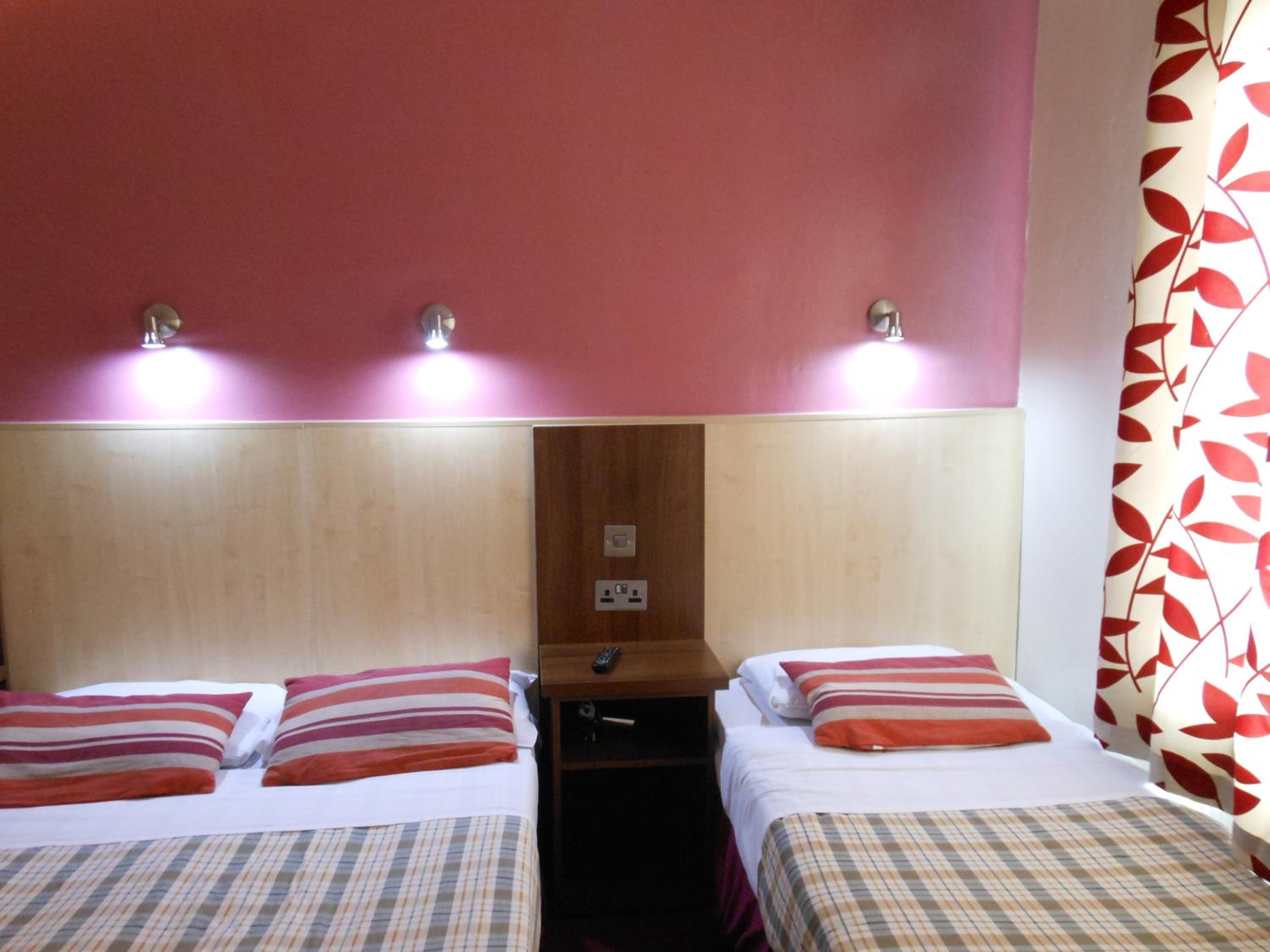 Standard Triple En-suite Room - Photo 1