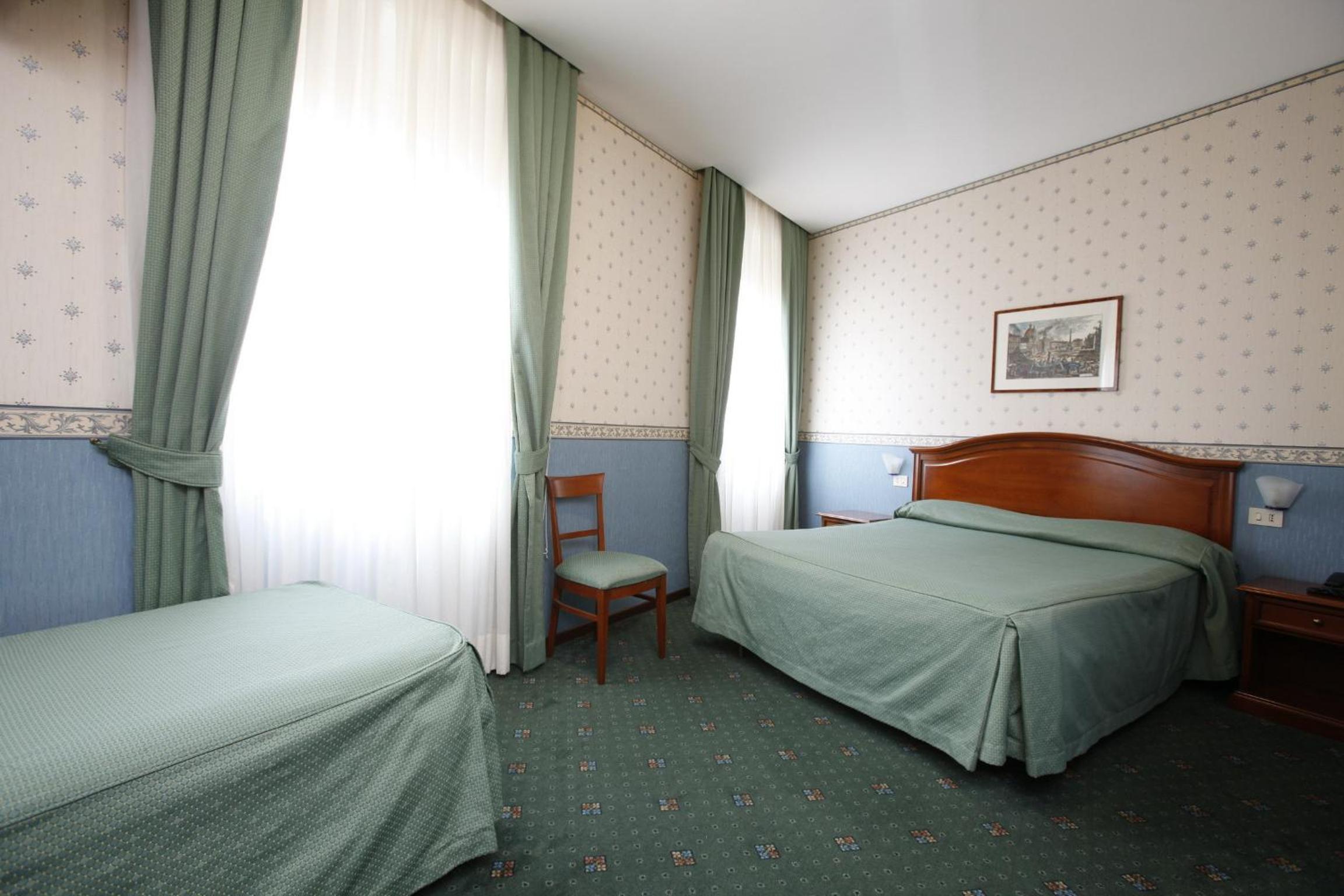 Quadruple Room - Photo 5