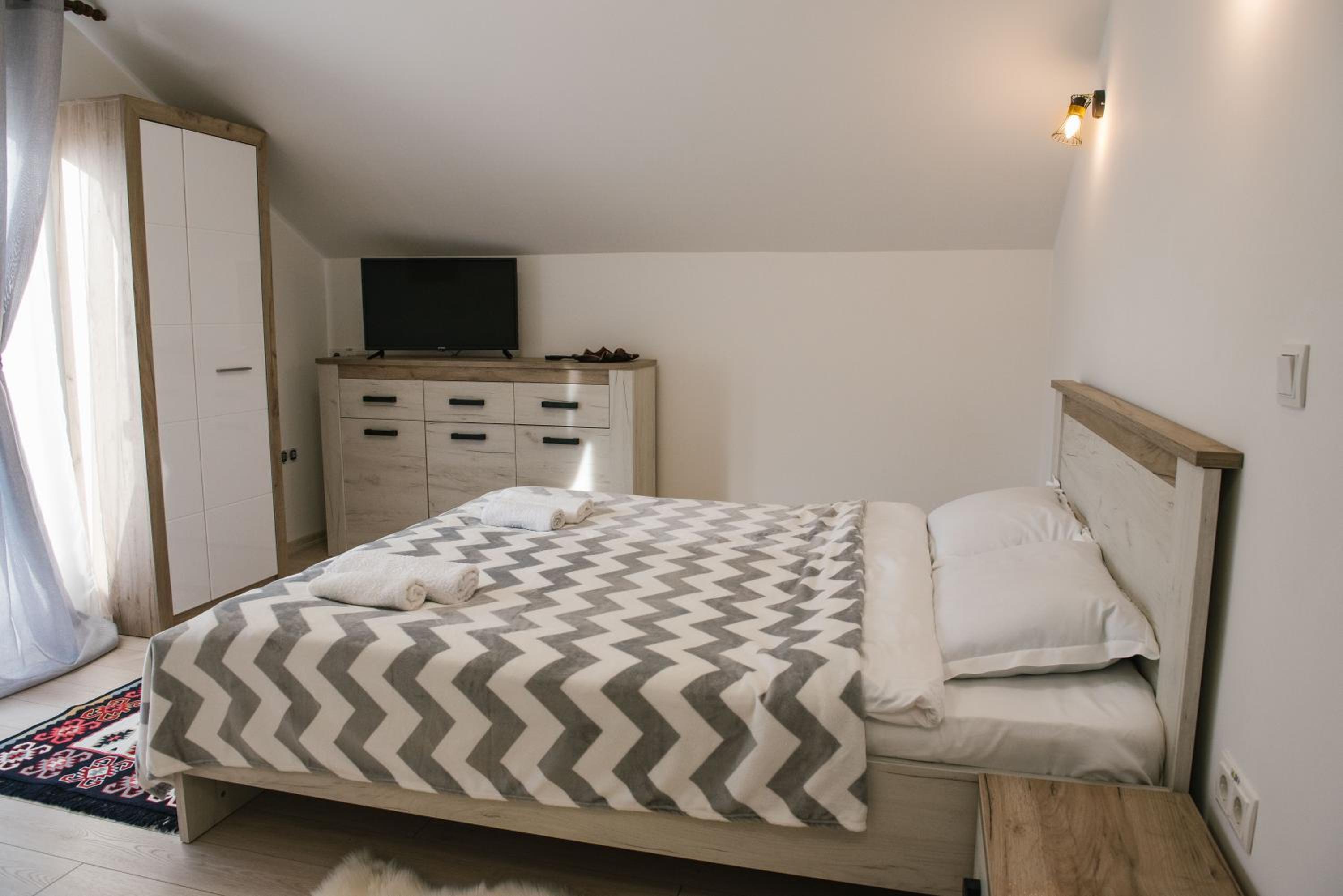 Double Room with Mountain View - Photo 10