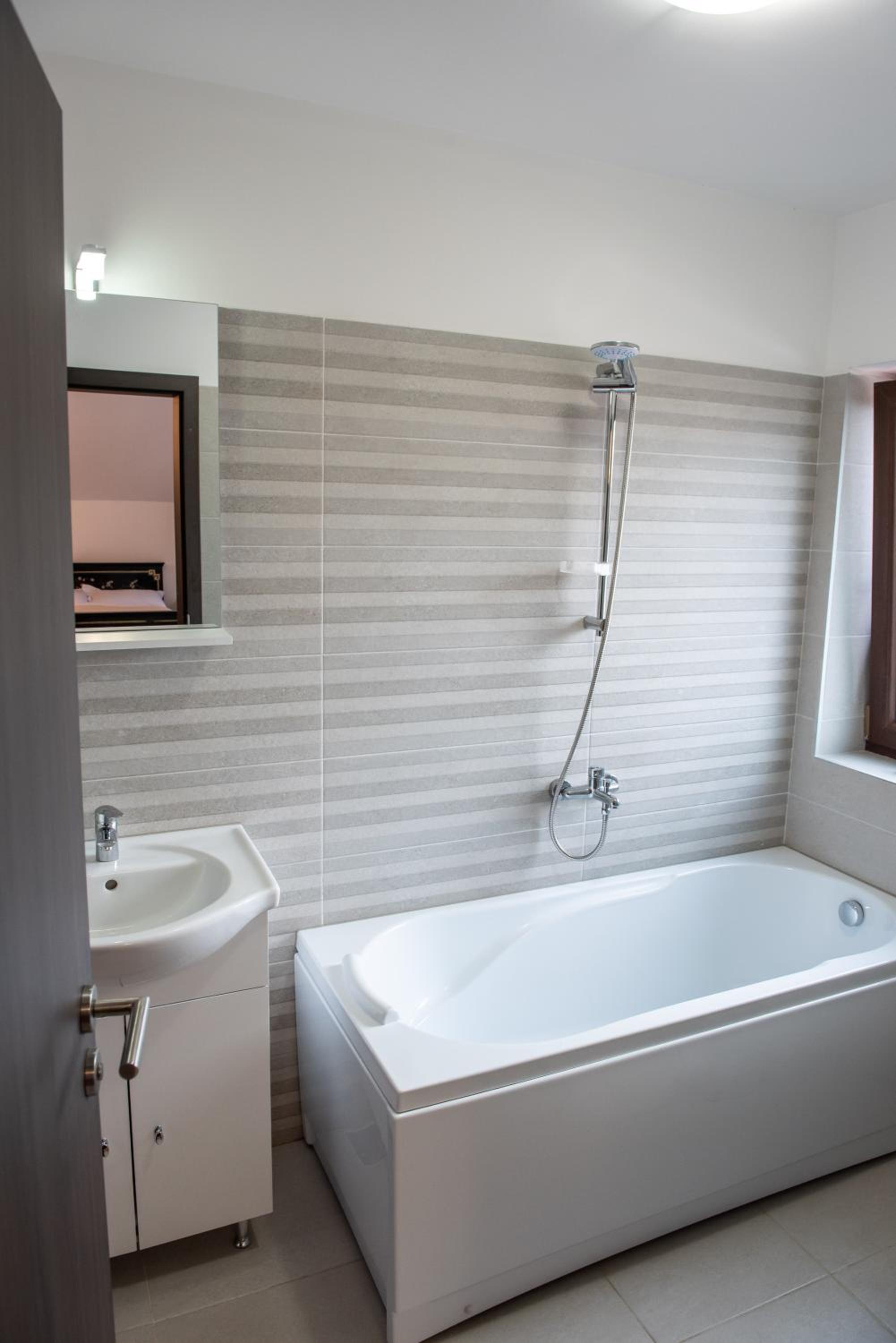 Double Room with Mountain View - Photo 5