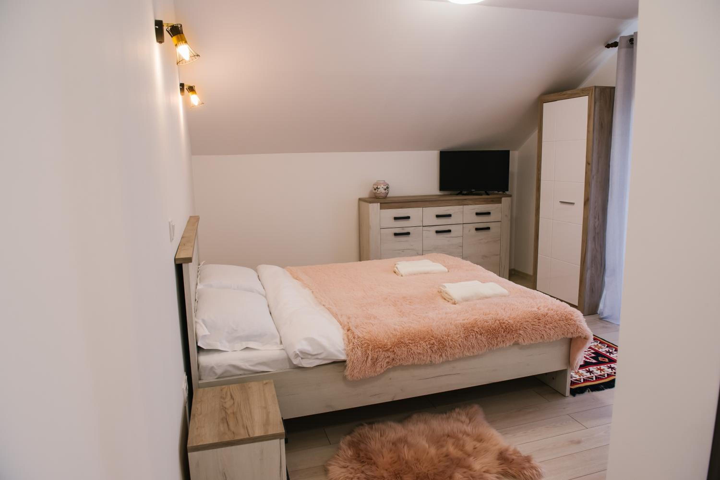 Double Room with Mountain View - Photo 17