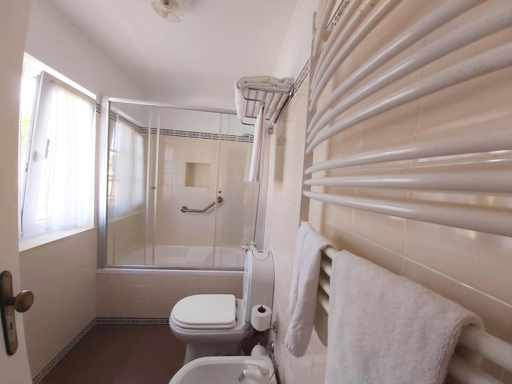 Standard Double or Twin Room photo 3