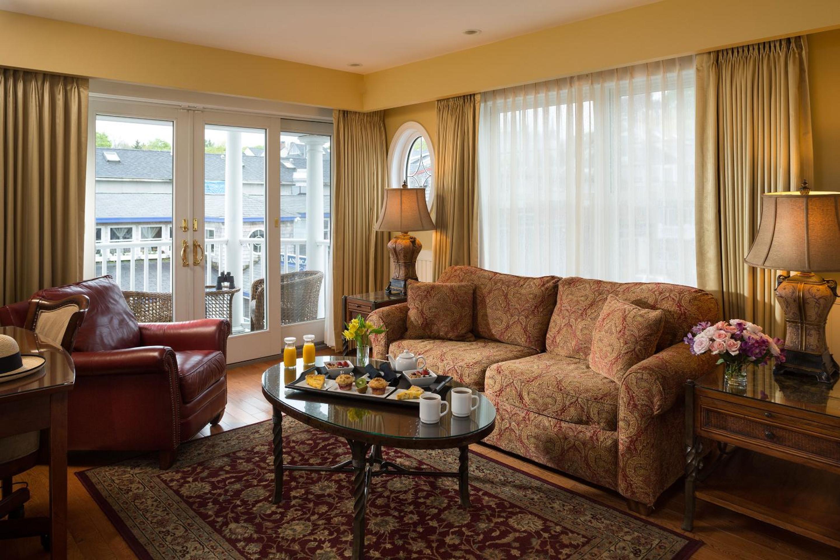 Waterview Grand Suite – ADA Accessible