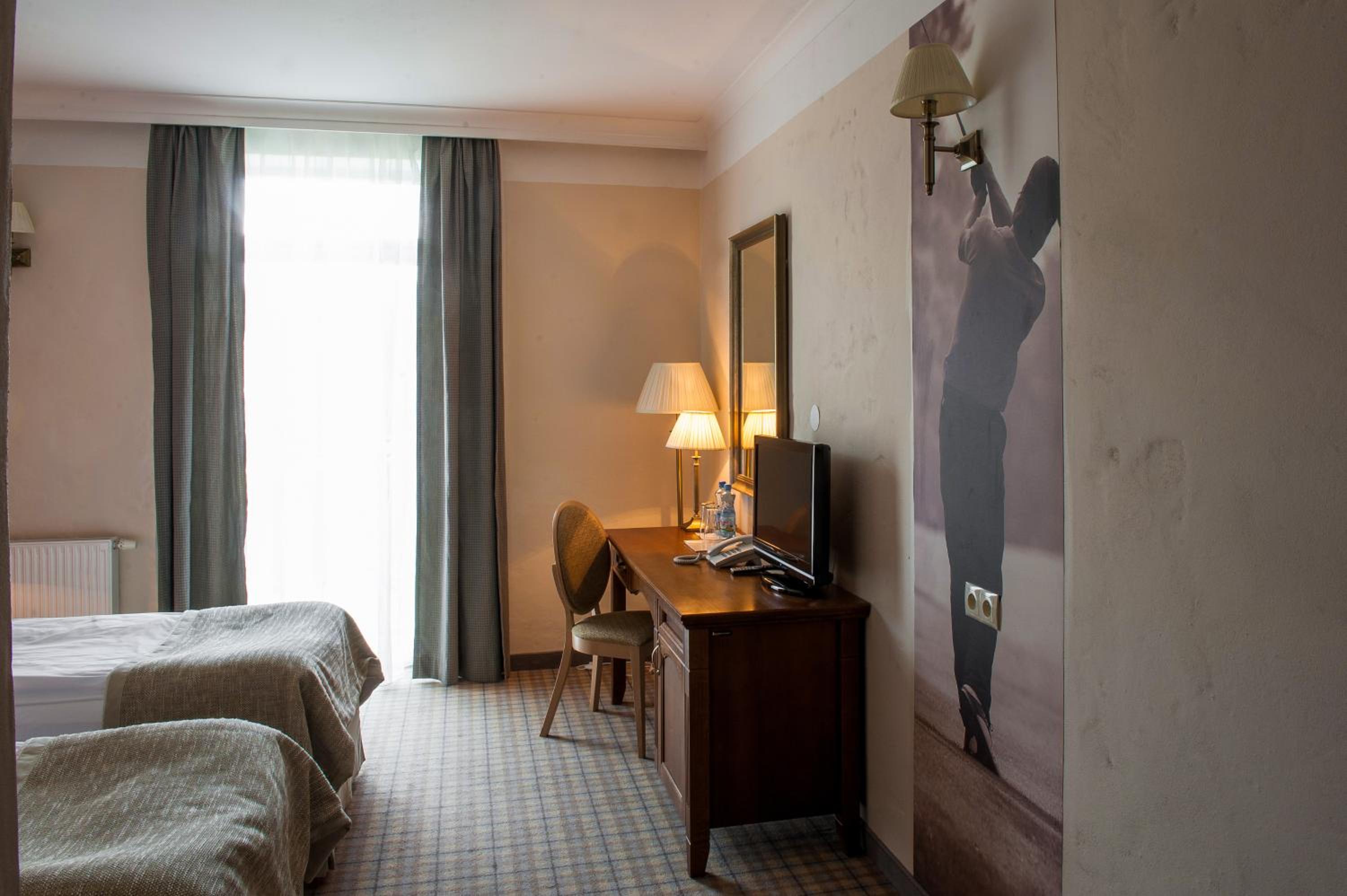 Standard Double or Twin Room - Photo 5