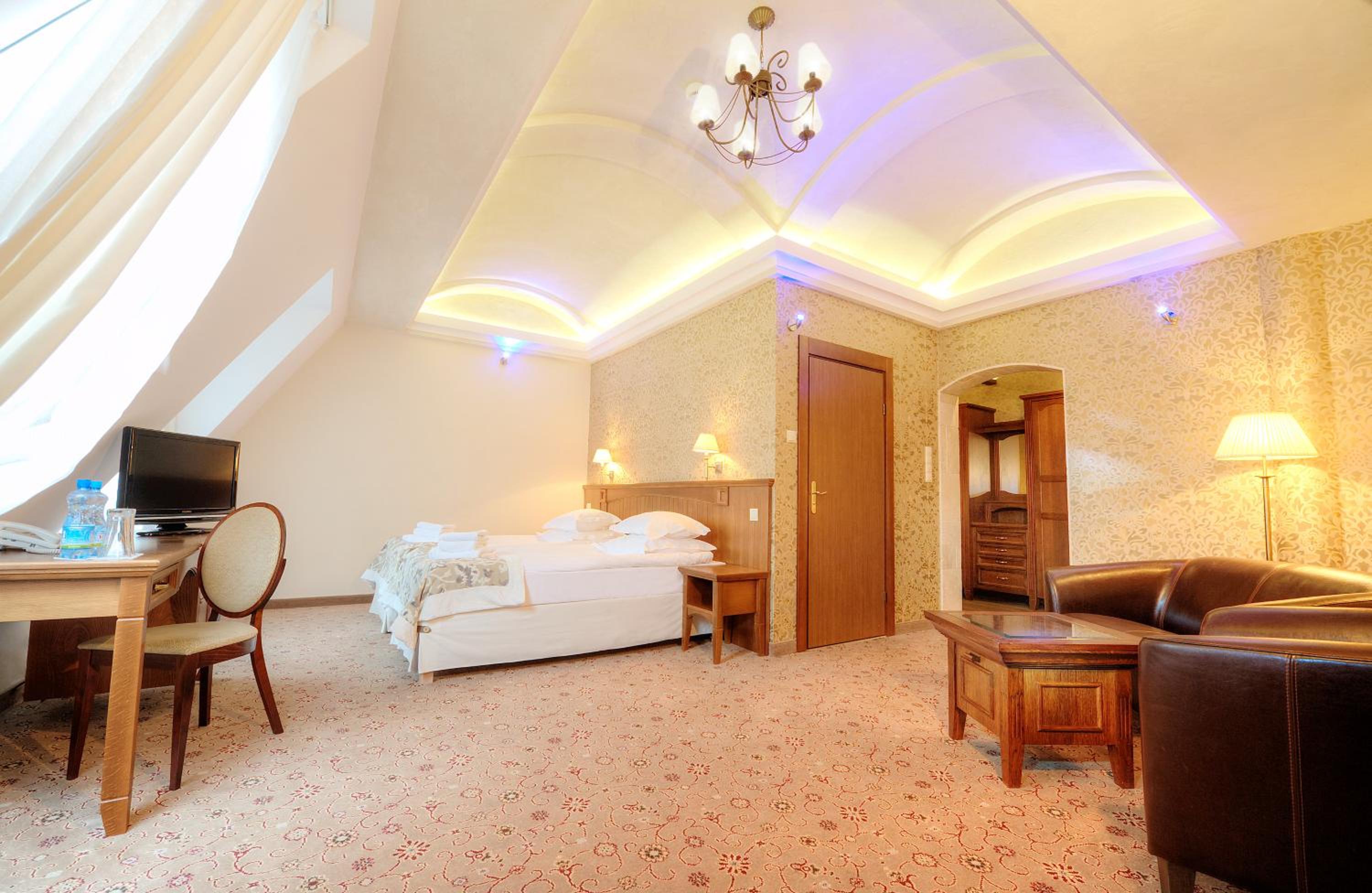 Deluxe Suite - Photo 1