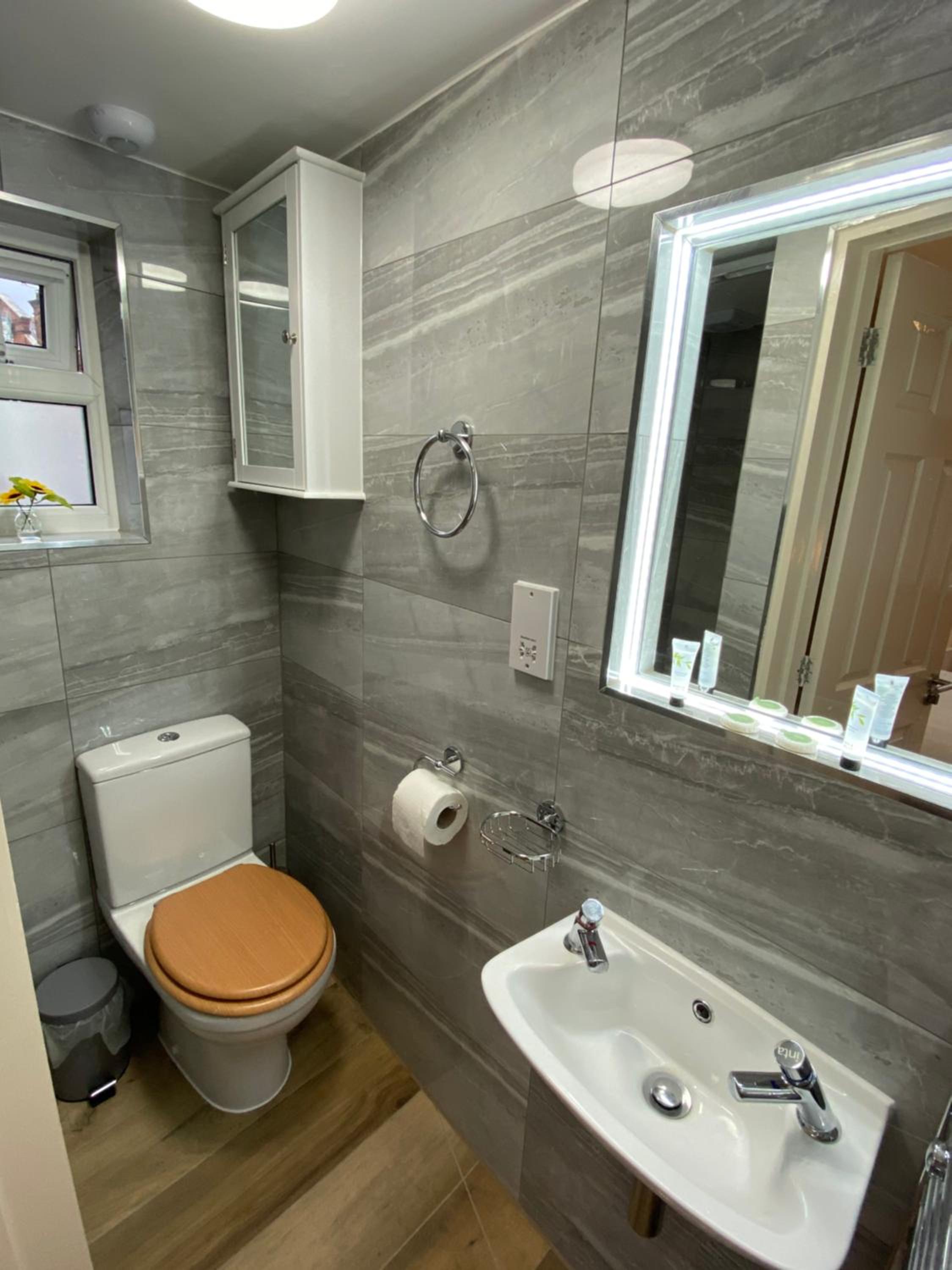 Budget Double Room photo 3