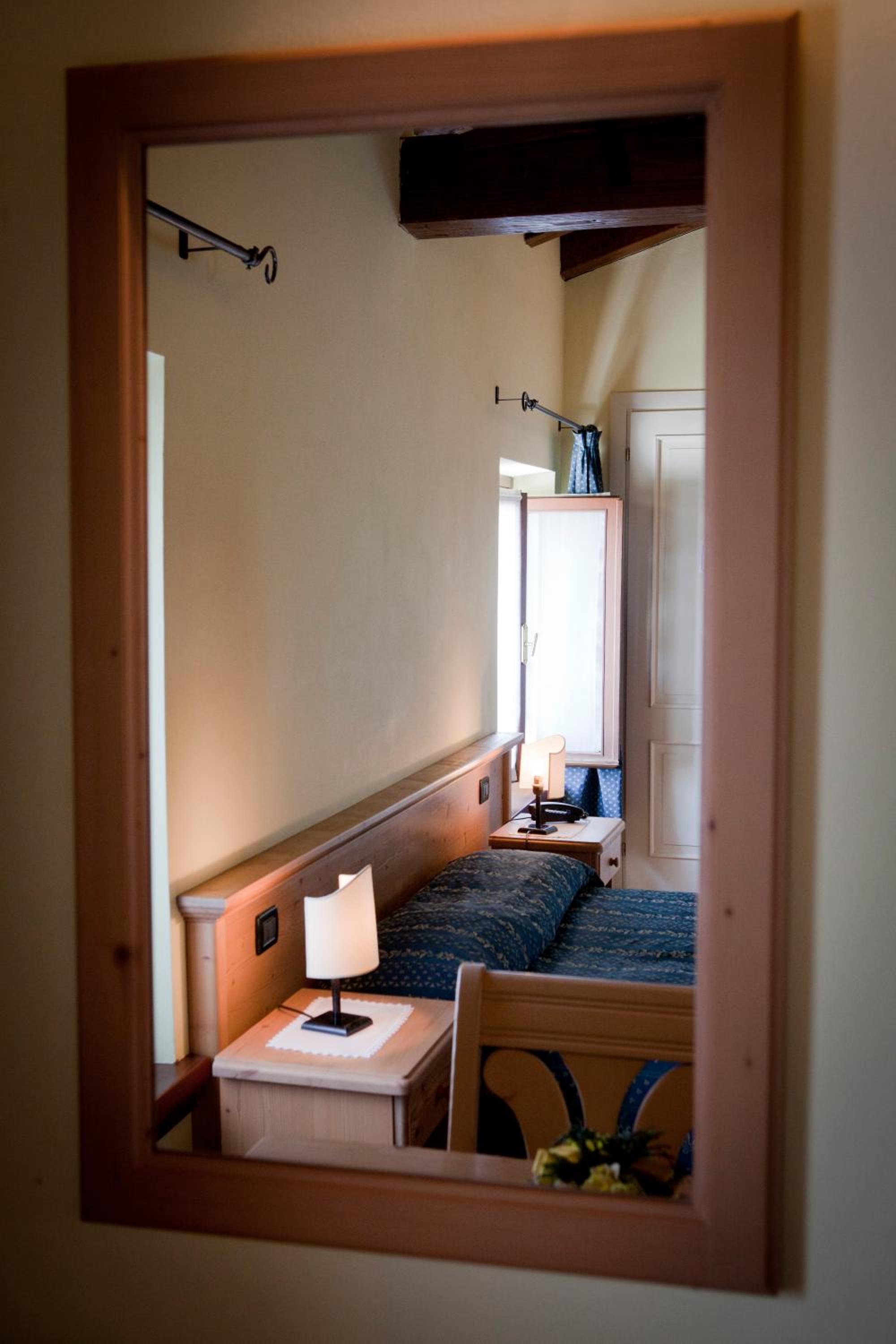 Double or Twin Room - Photo 3