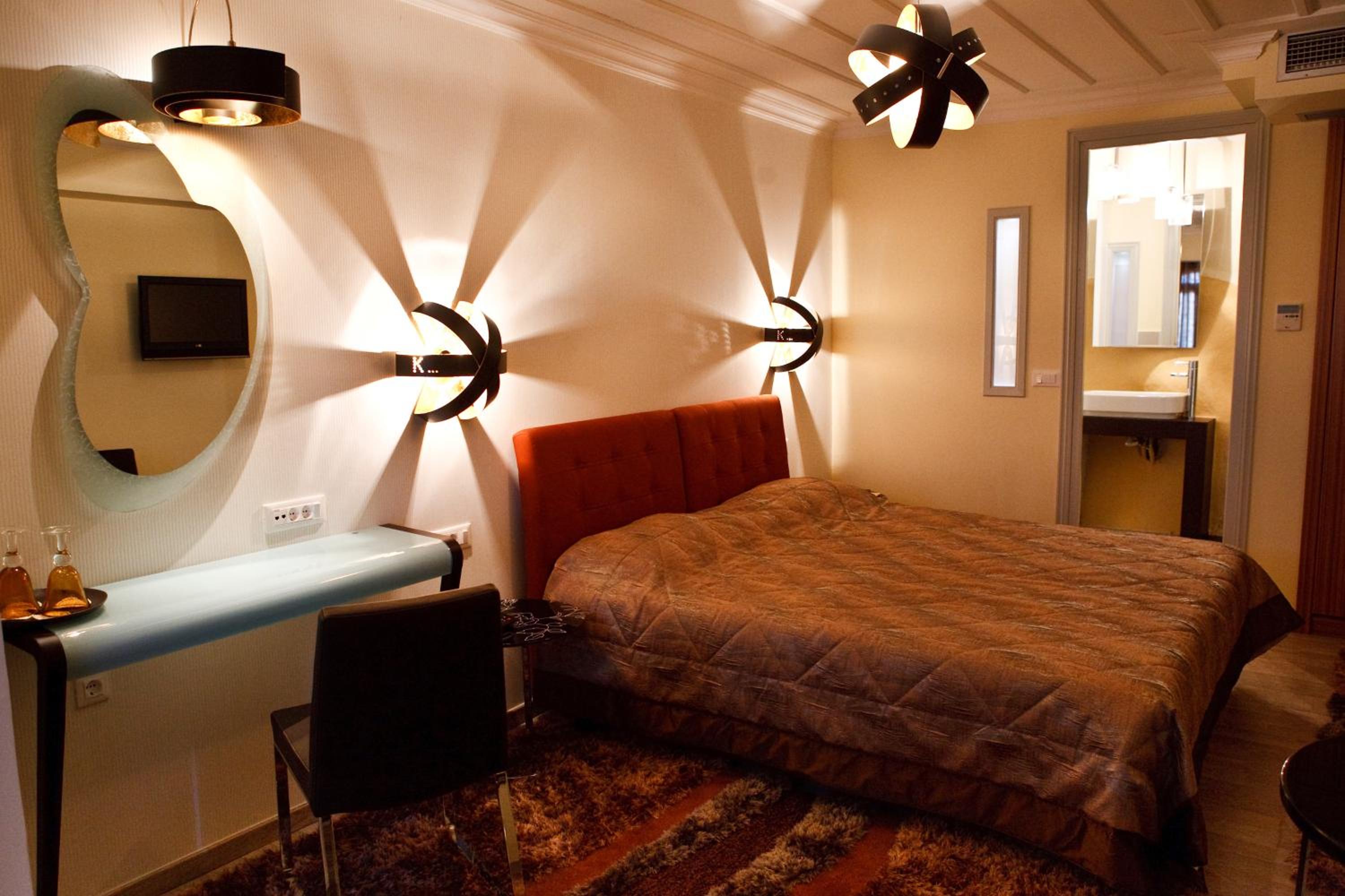 Standard Double Room - Photo 17