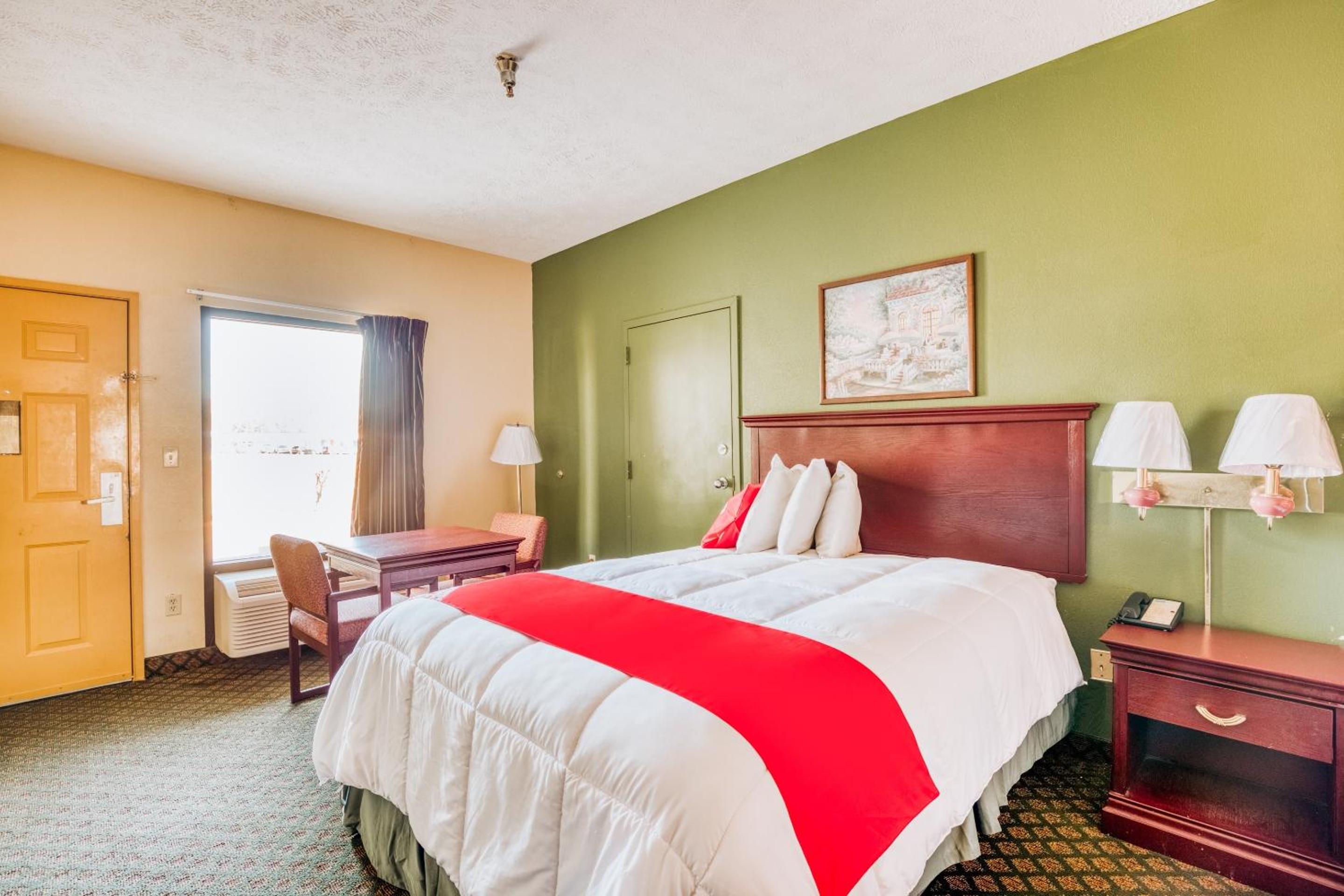 2 Queen Bed Smoking - Photo 1