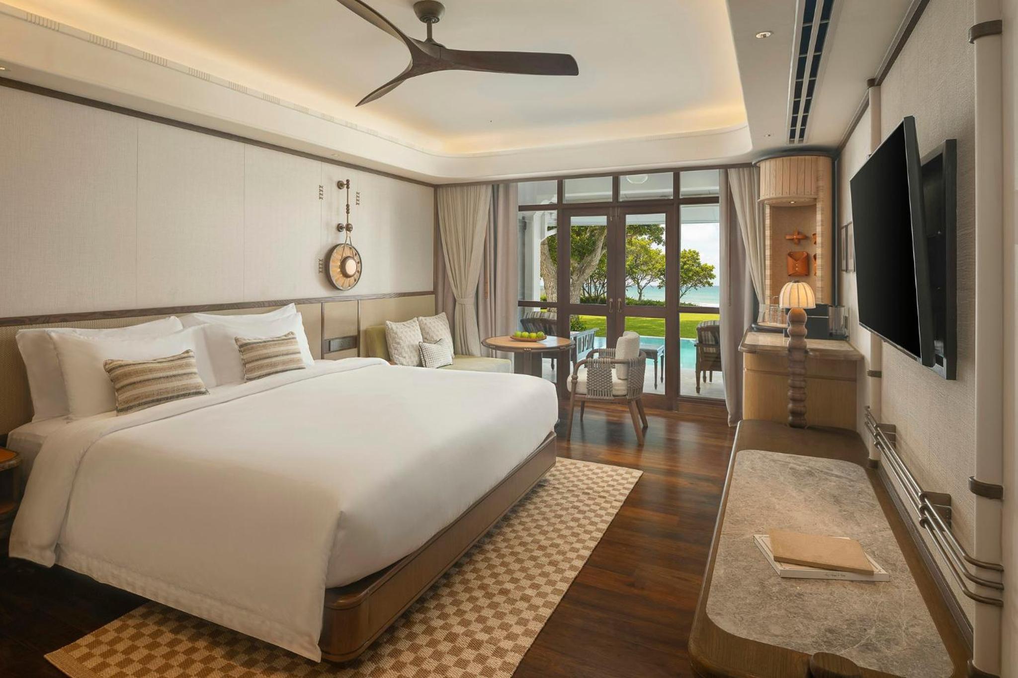 Premium Deluxe Ocean View Pool Access King