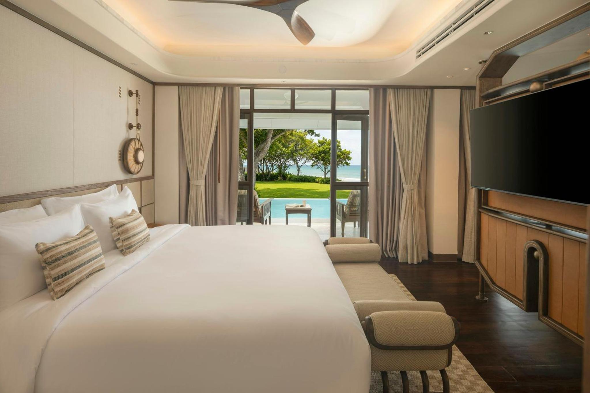 Deluxe Suite Pool Access King