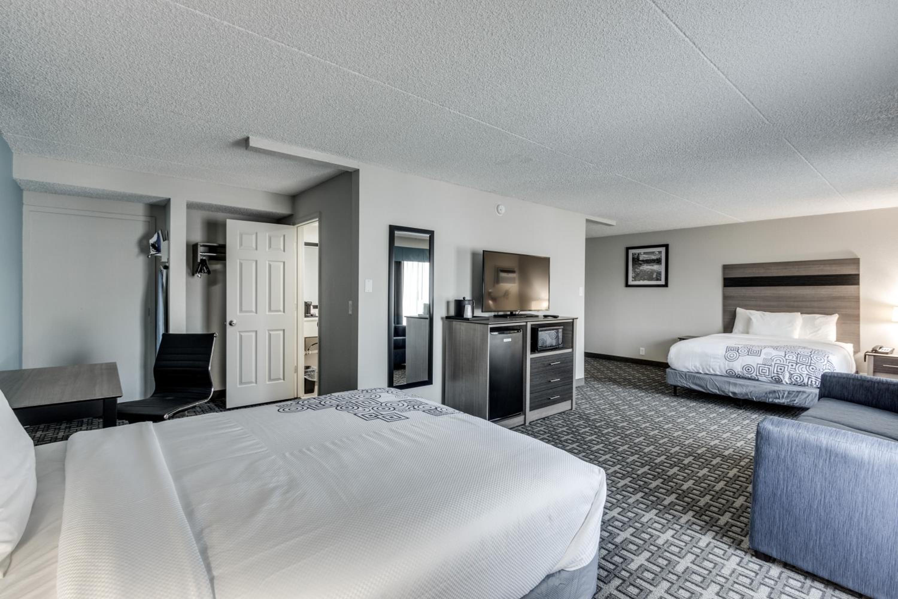 Suite with Two Queen Beds - Non-Smoking - Photo 5