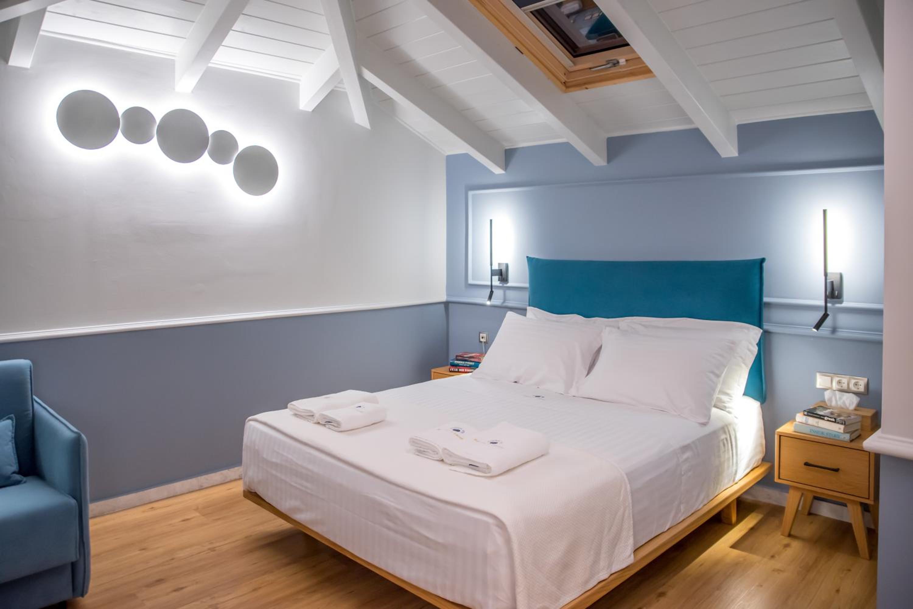 Deluxe Double Room (2 Adults + 1 Child)