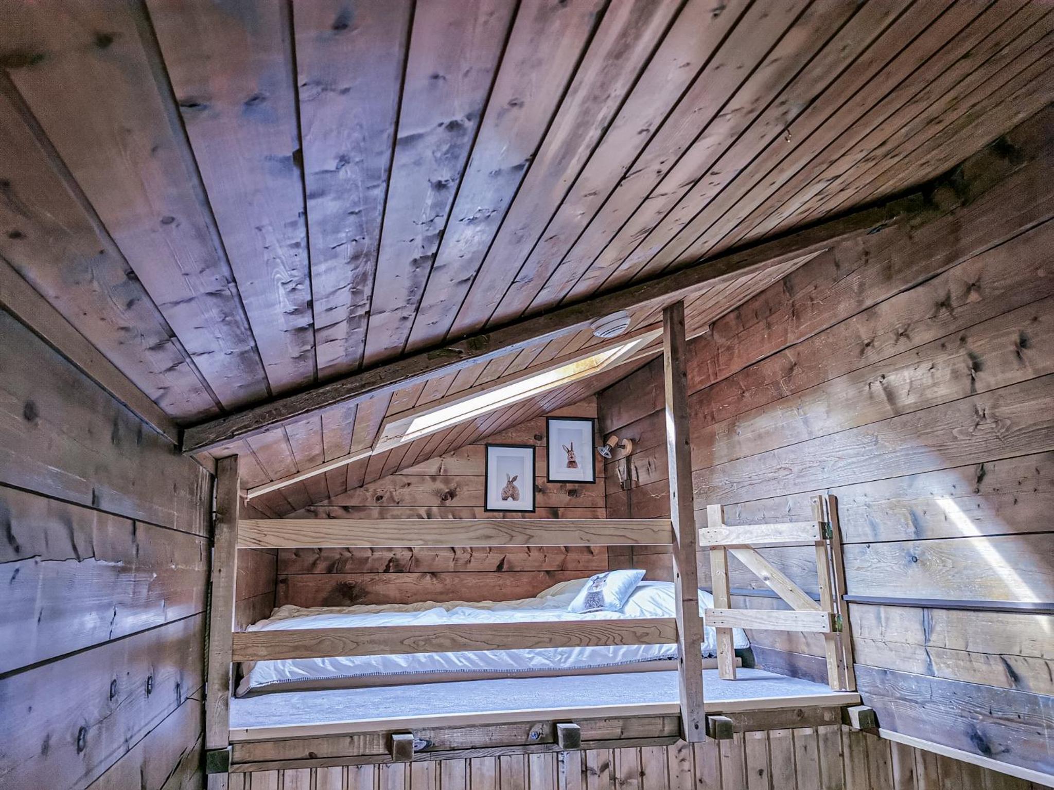 Quadruple Room with Private Bathroom - Photo 11