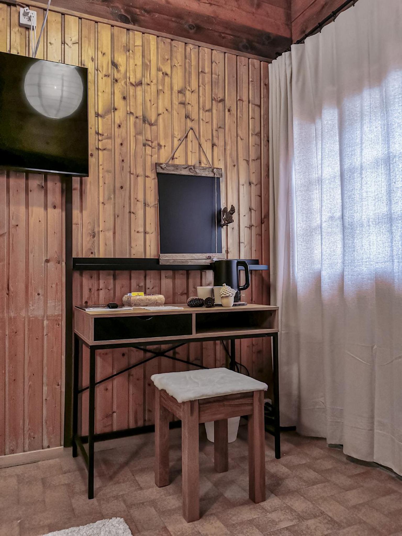 Quadruple Room with Private Bathroom - Photo 10