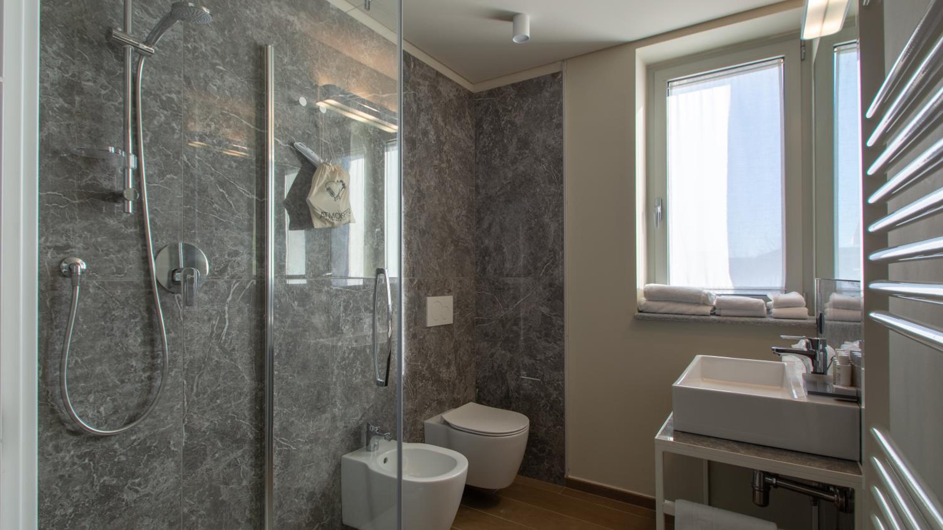 King Suite - Photo 6
