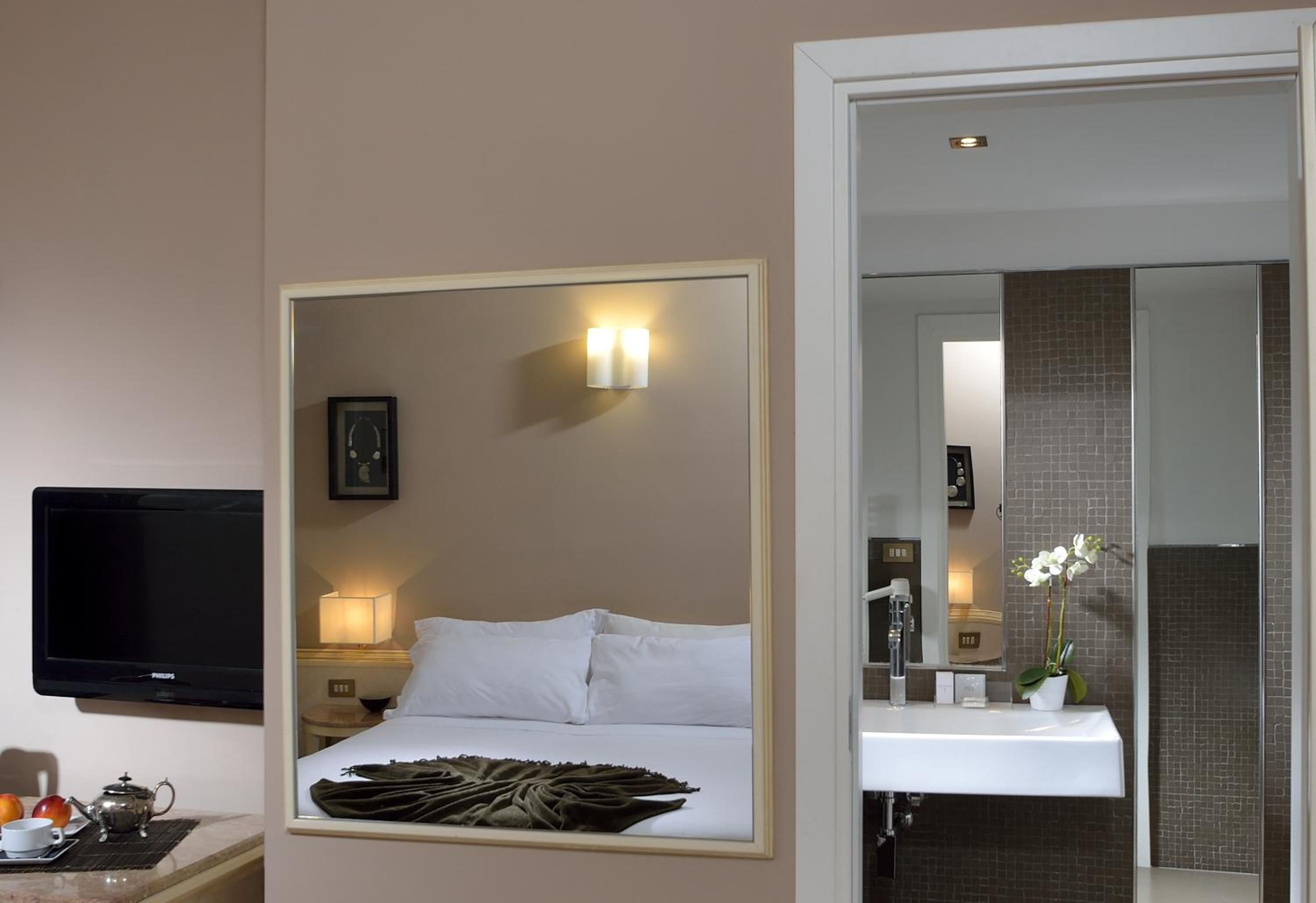 Relax in comfort in our stylish hotel room.