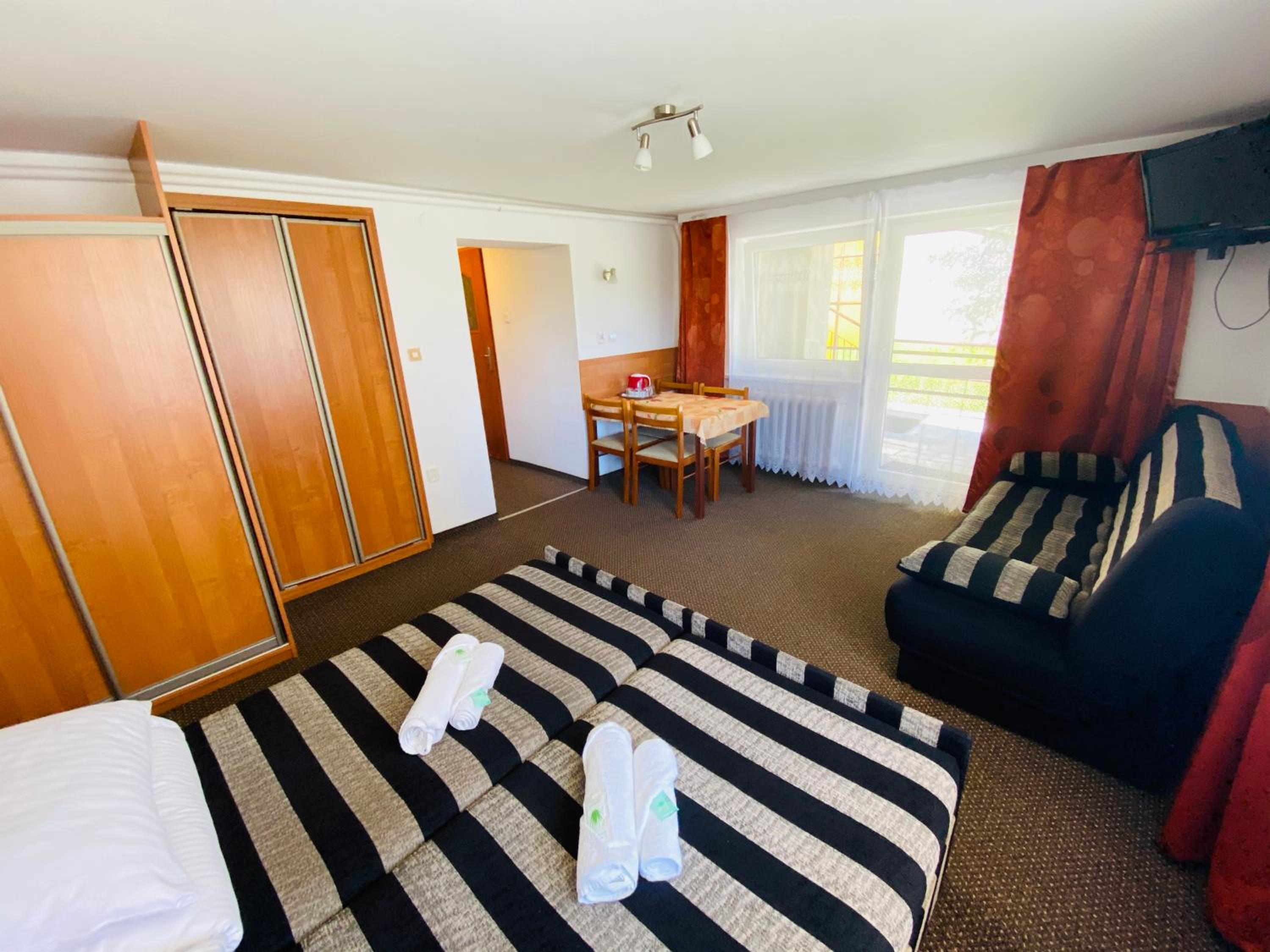 Economy Quadruple Room photo 2