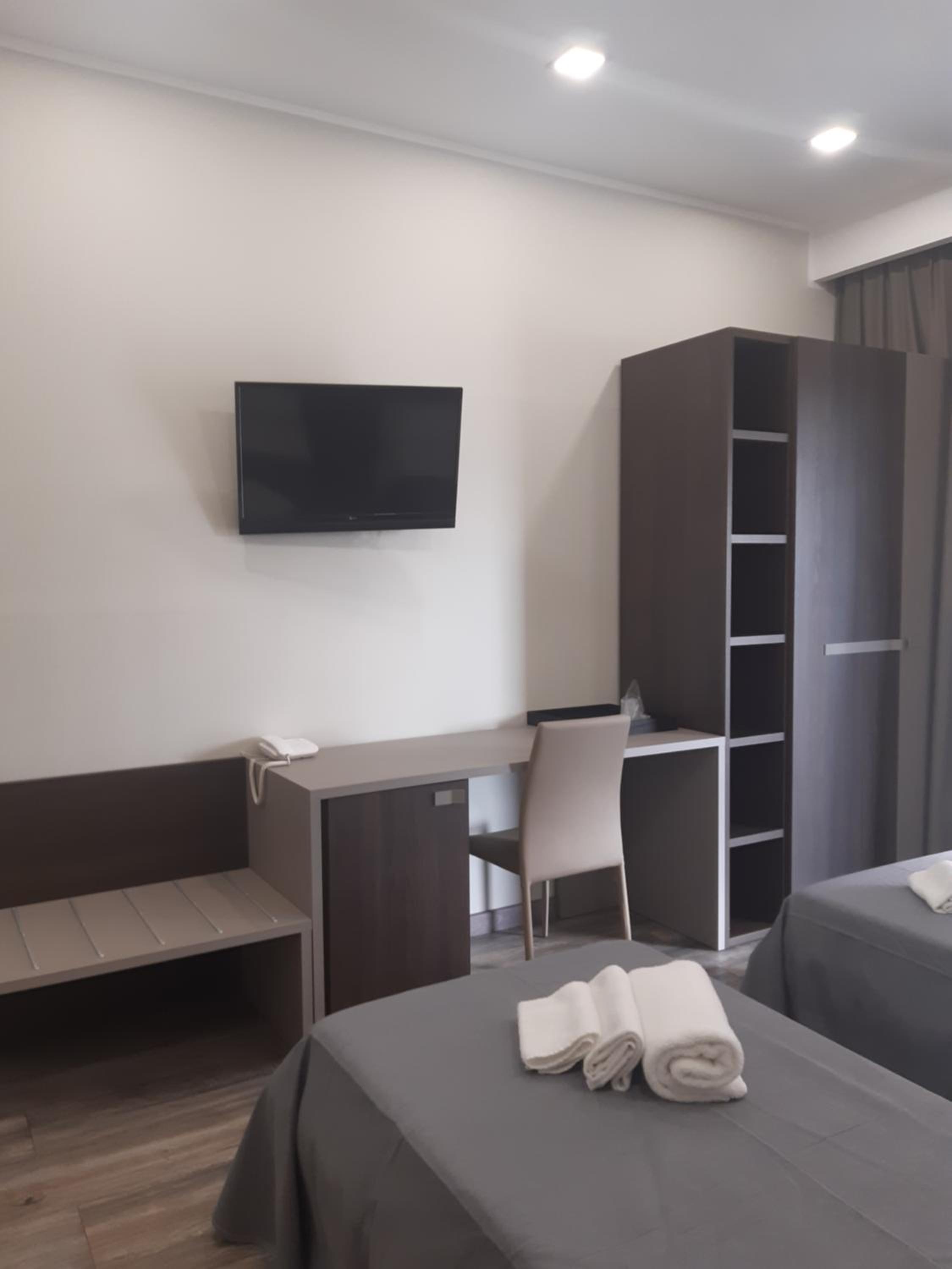 Standard Double or Twin Room photo 3