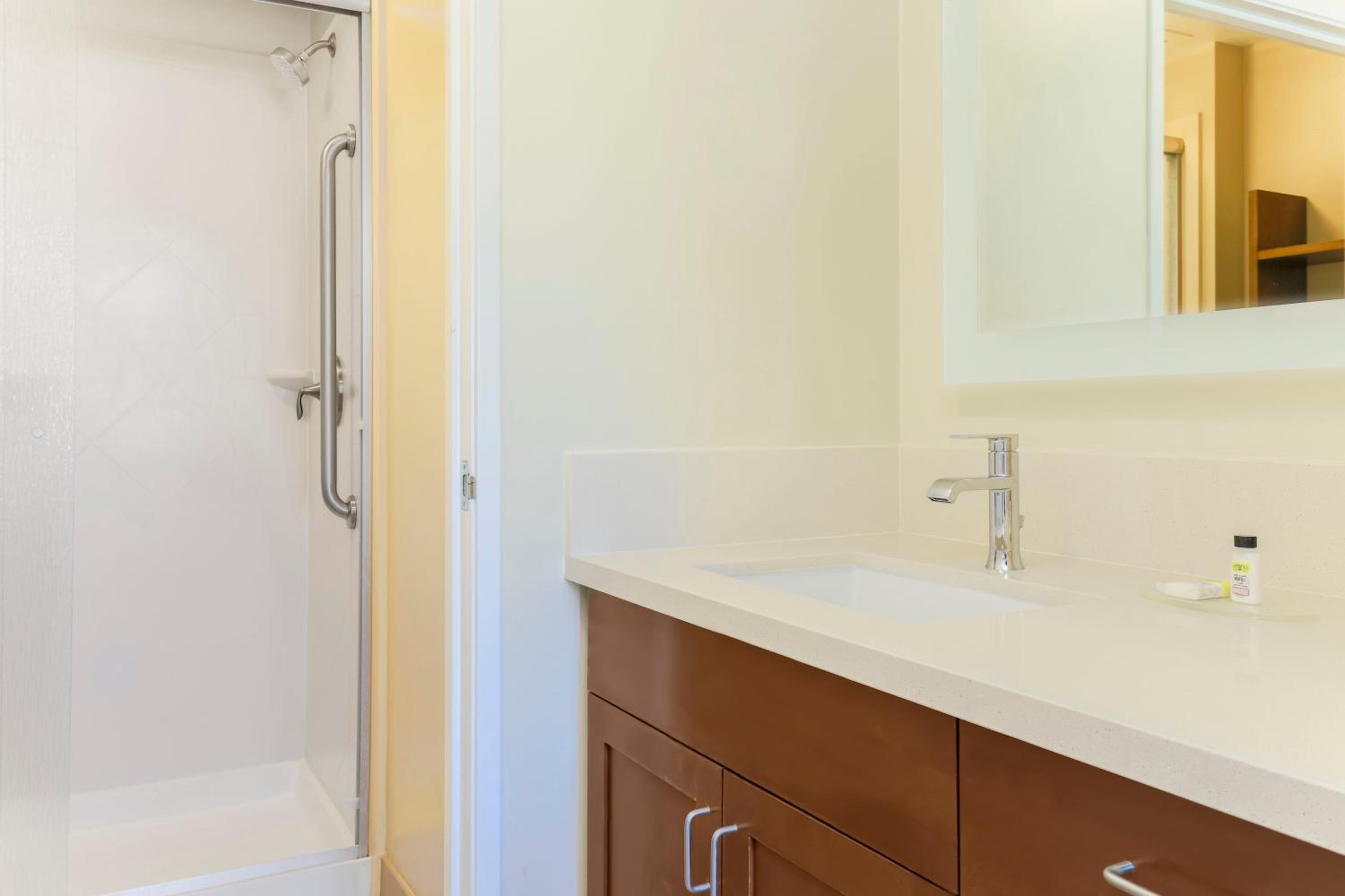Studio Suite - Photo 2