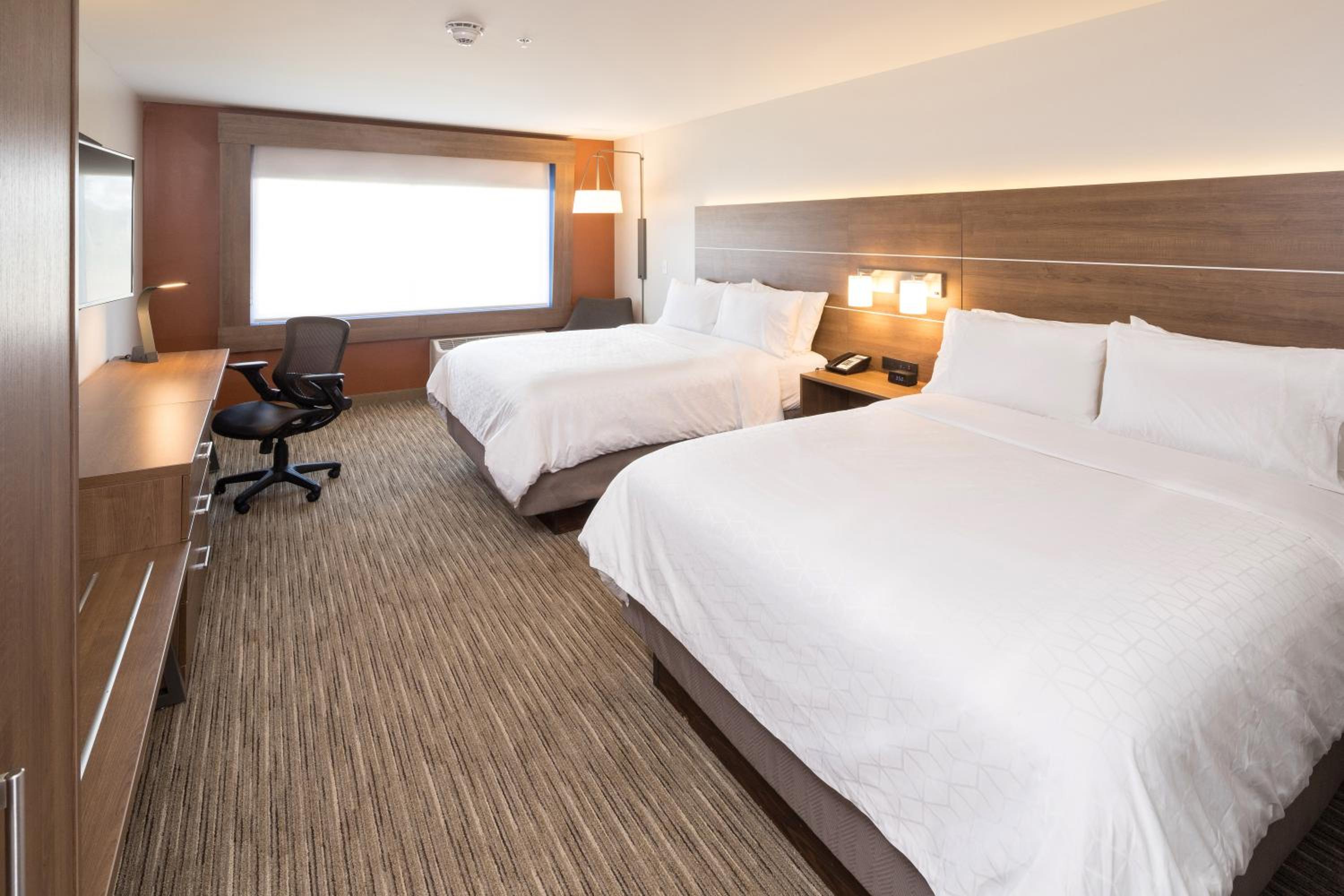 Room with Two Beds - Hearing Accessible - Non-Smoking