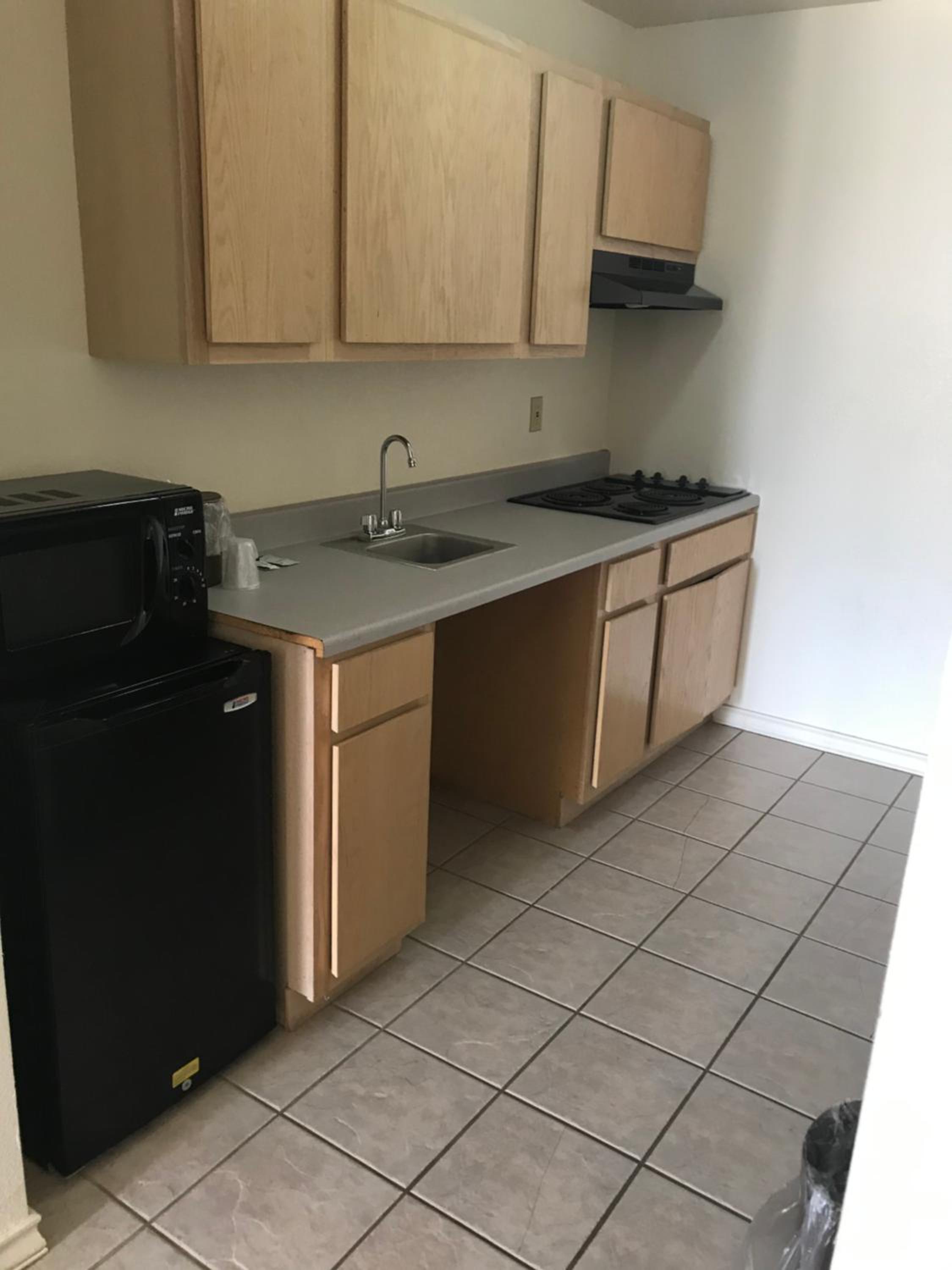 King Room with Kitchenette - Photo 3