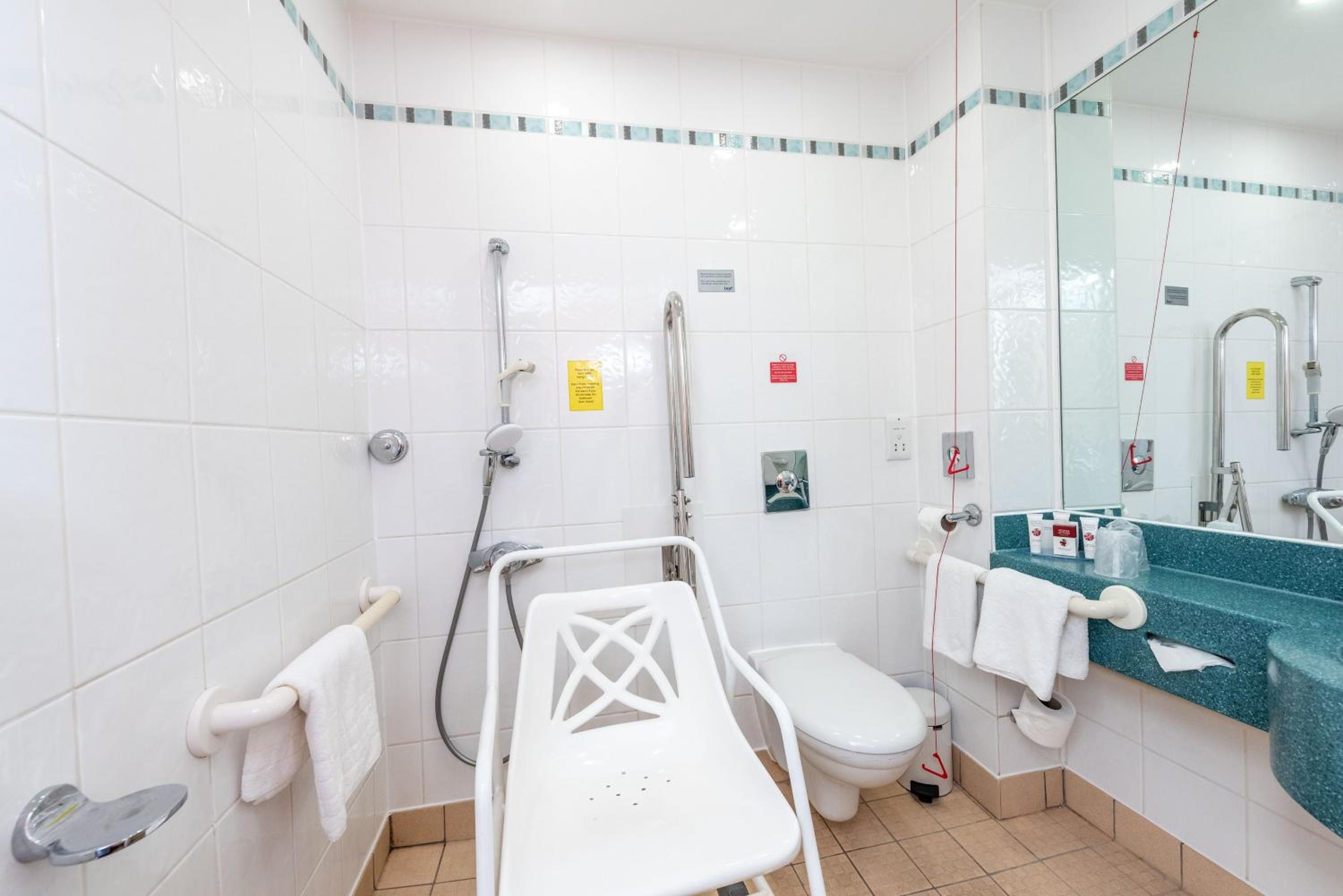 Standard Double Room - Accessible - Photo 3