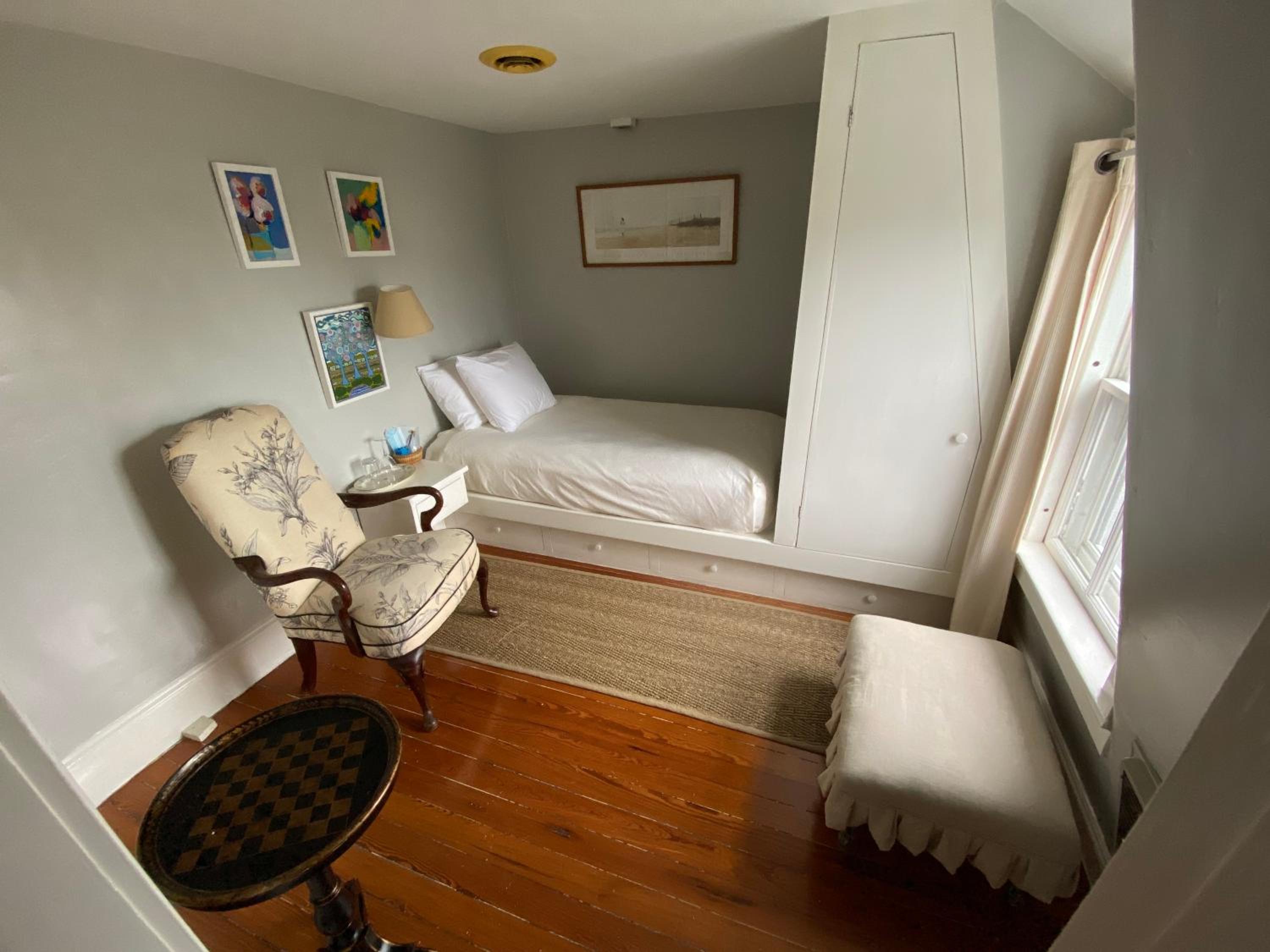 Single Room photo 1