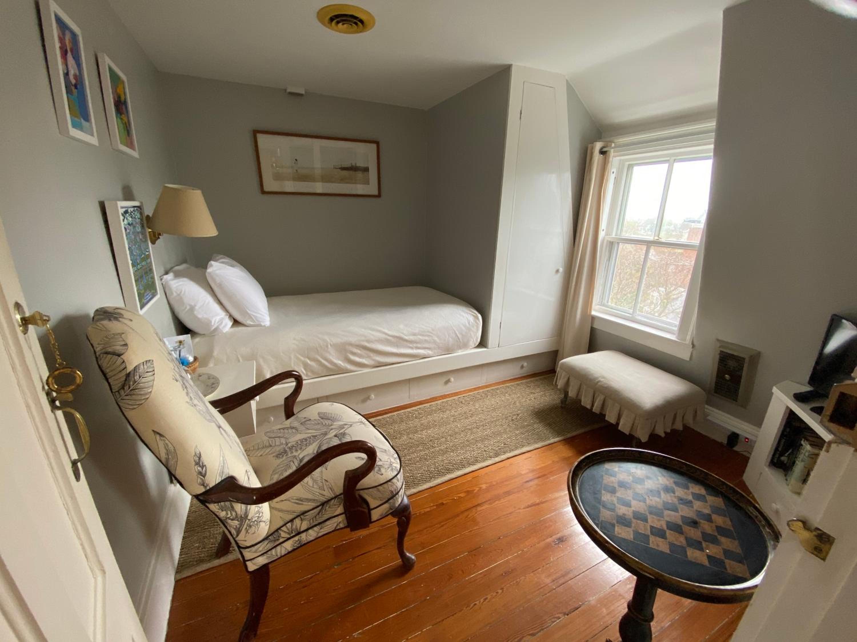 Single Room photo 2