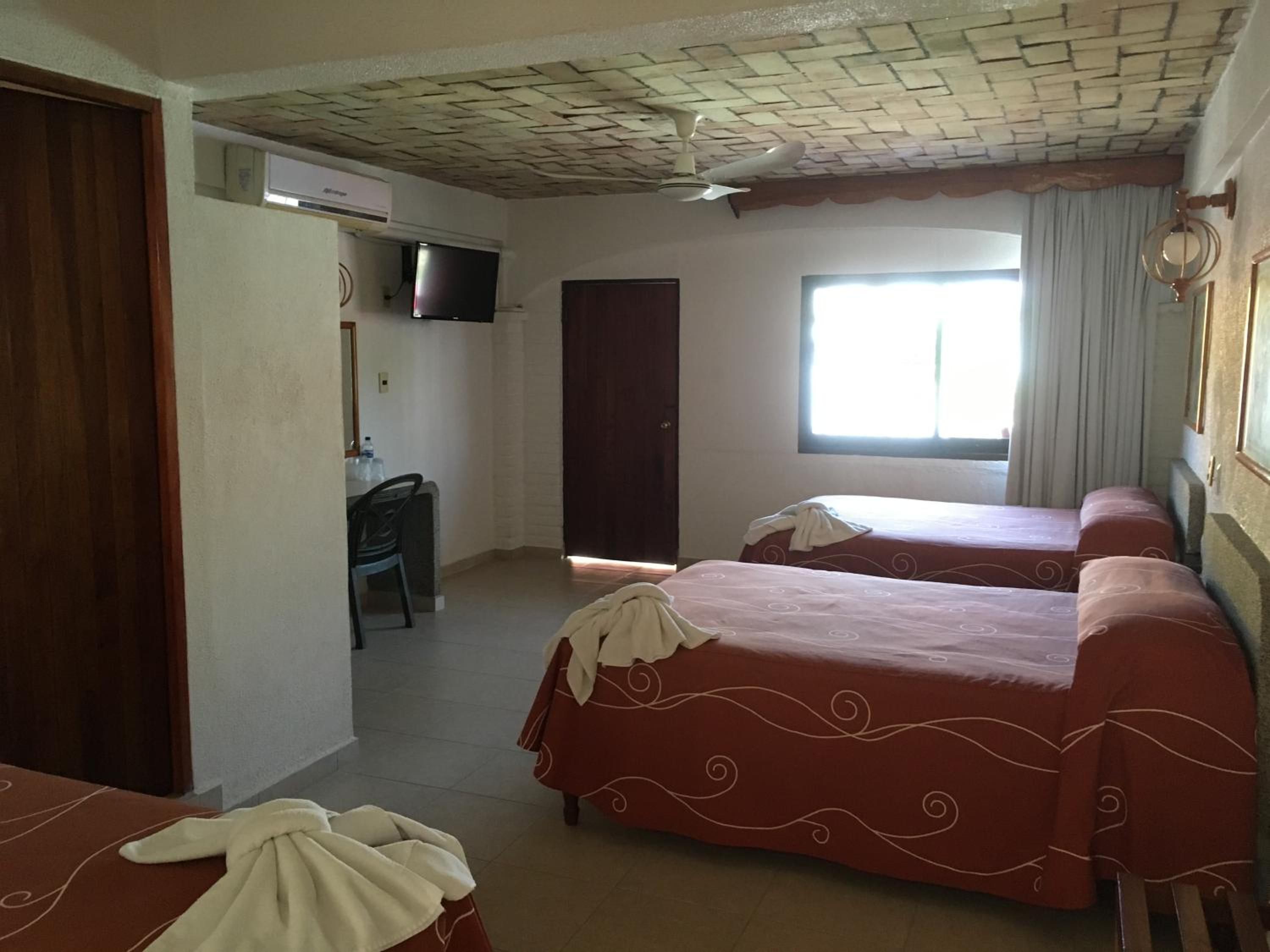 Basic Triple Room photo 2