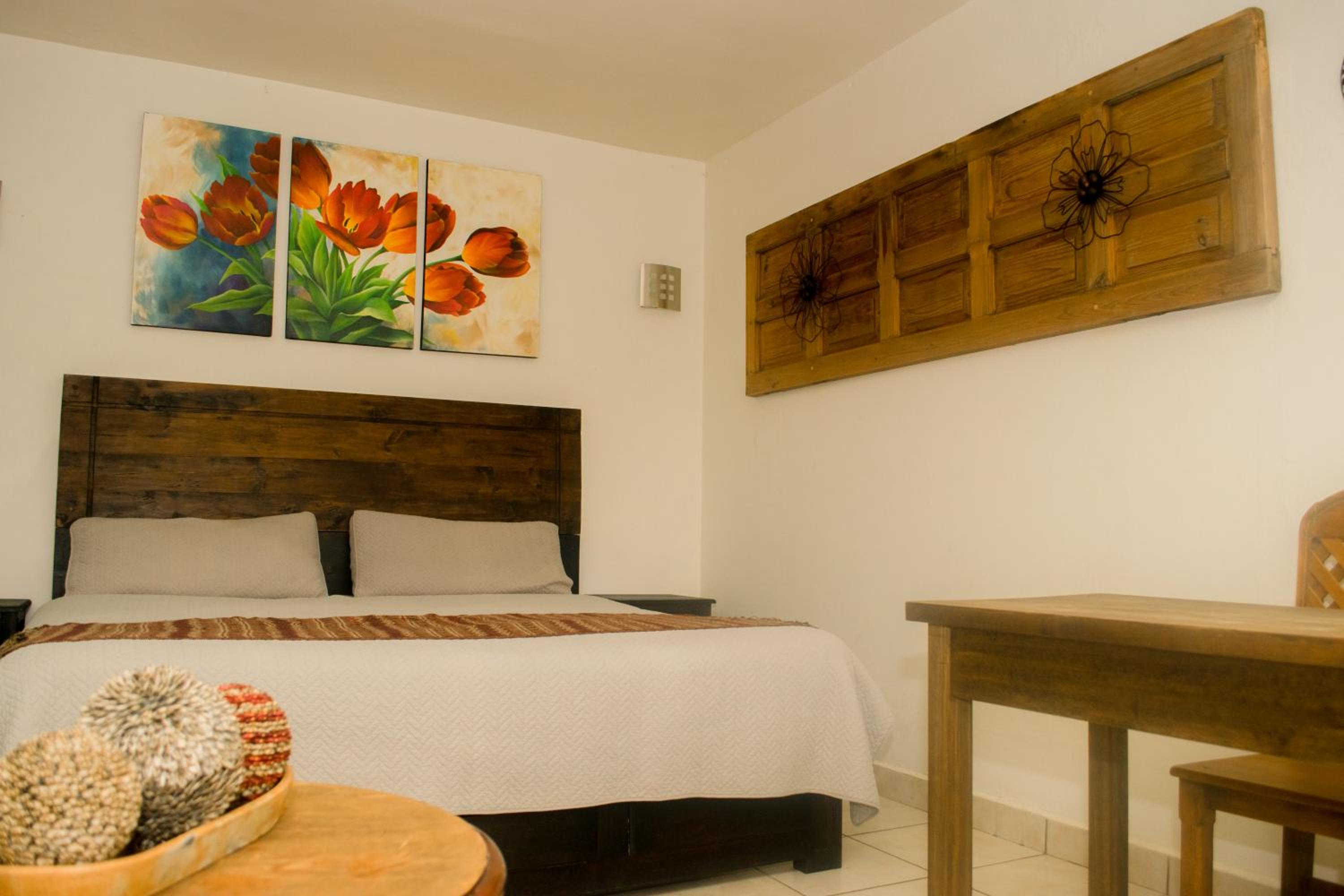 King Suite with Kitchen - Photo 24