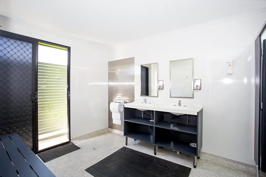 Single Room with Shared Bathroom photo 2
