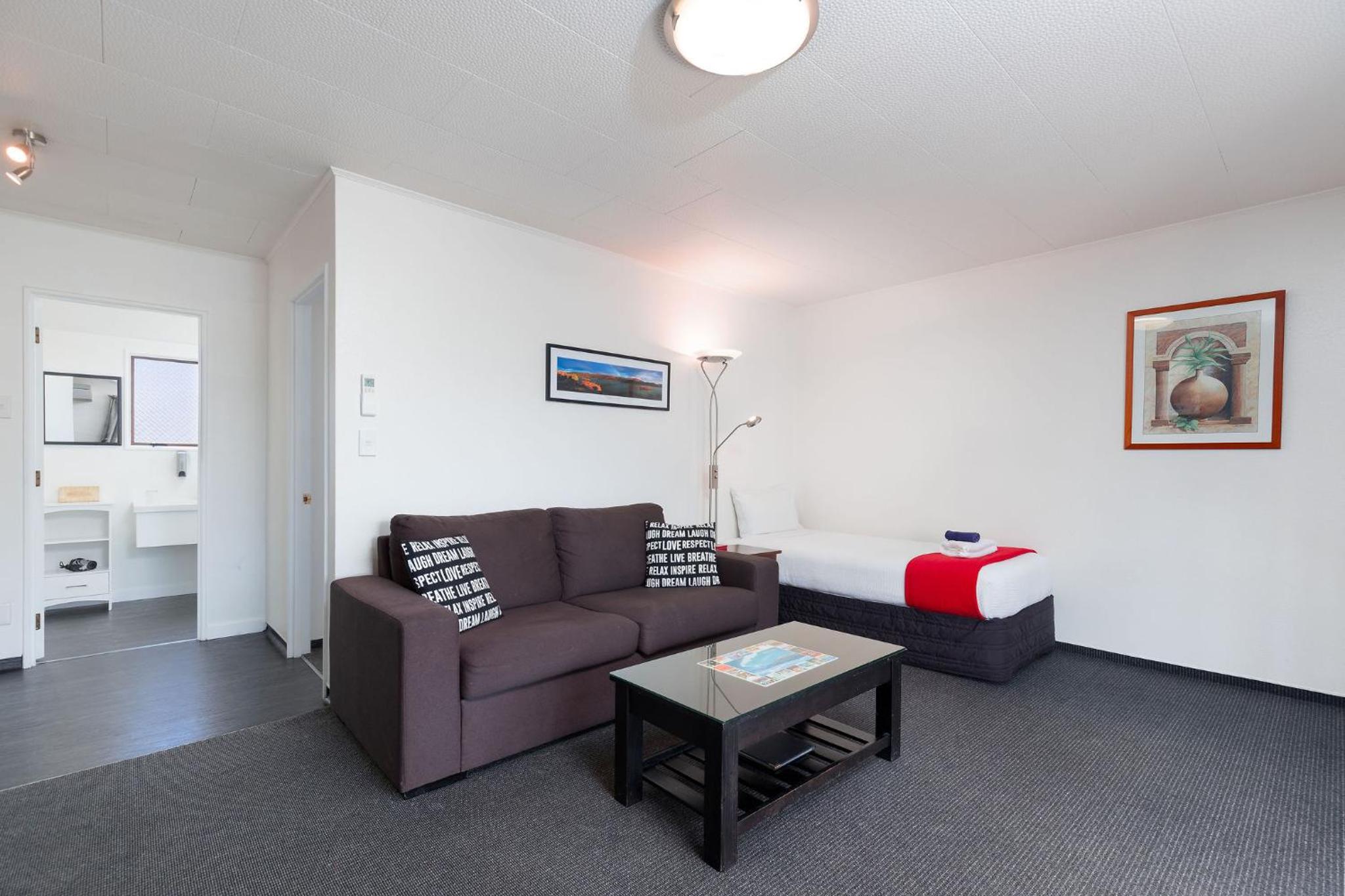 One-Bedroom Apartment photo 3