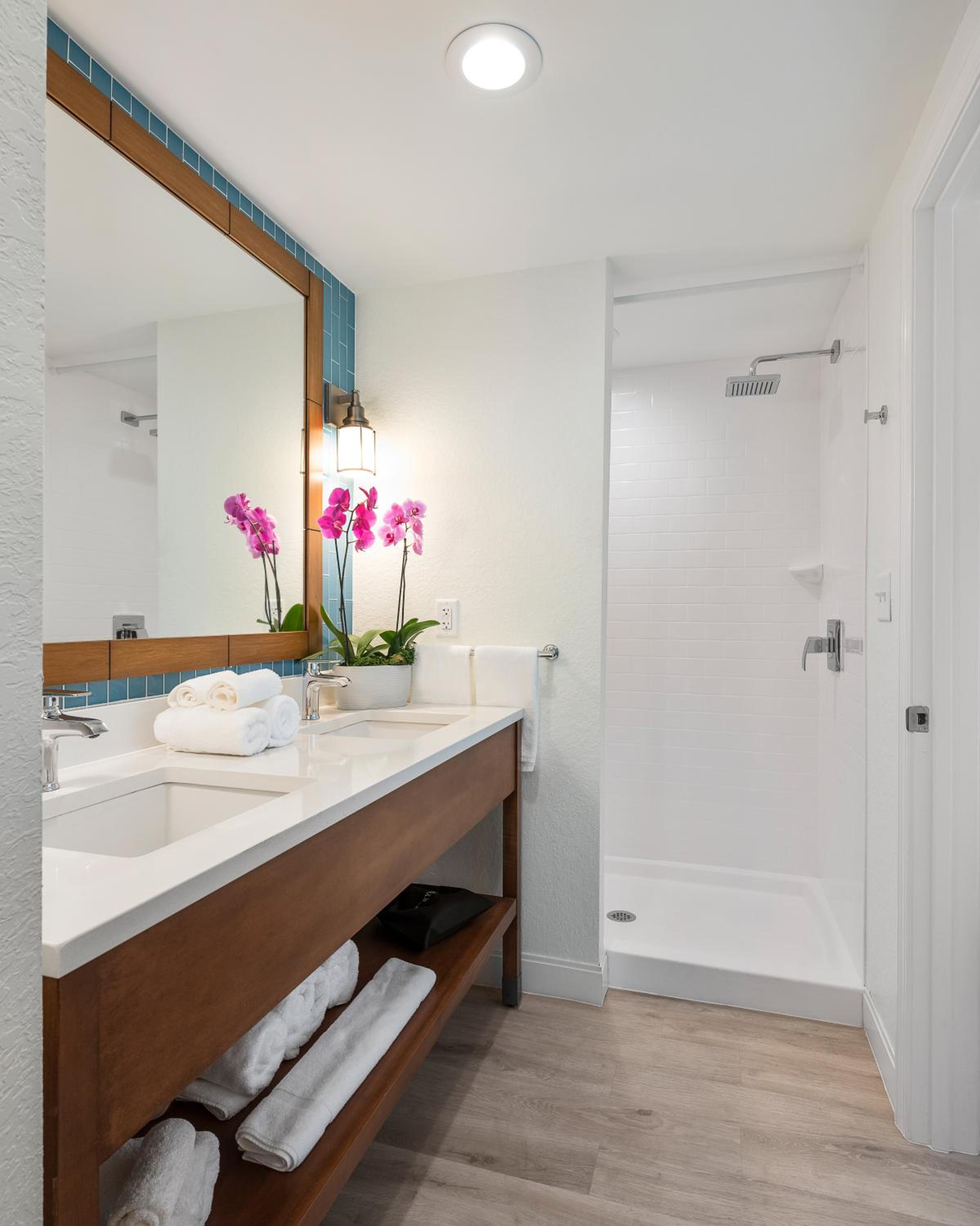 King Suite with Pool View - Photo 2