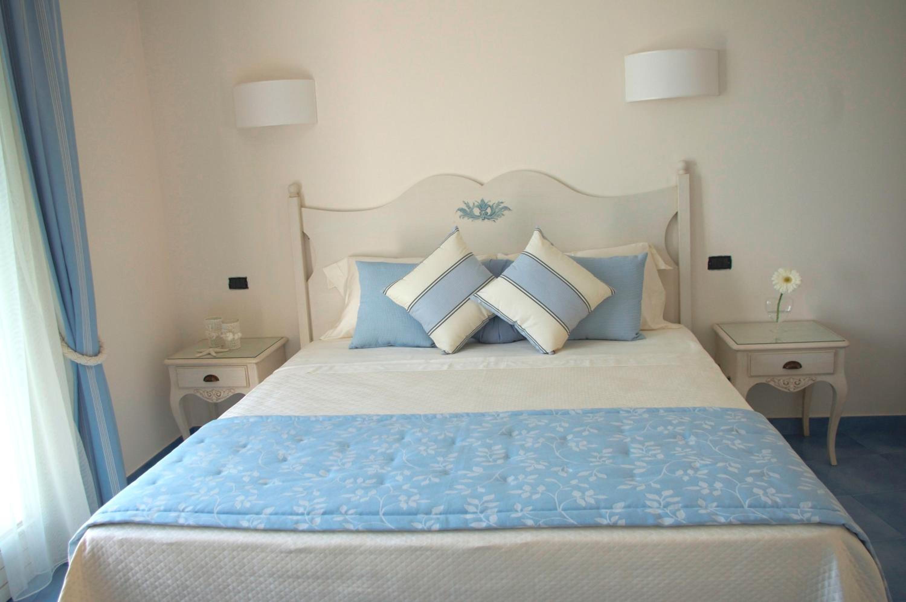Deluxe Double Room with Balcony and Sea View