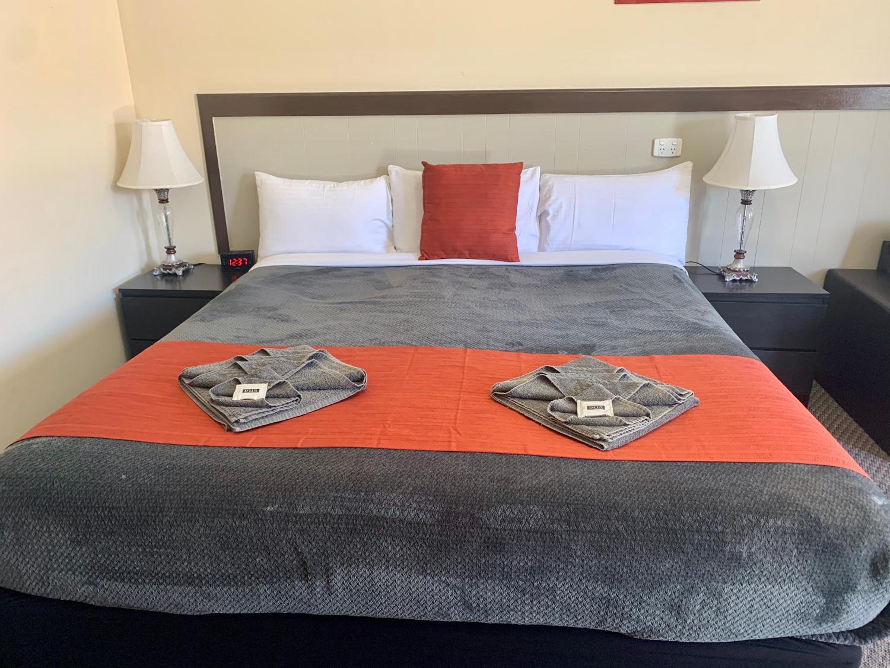 Deluxe King Room photo 3