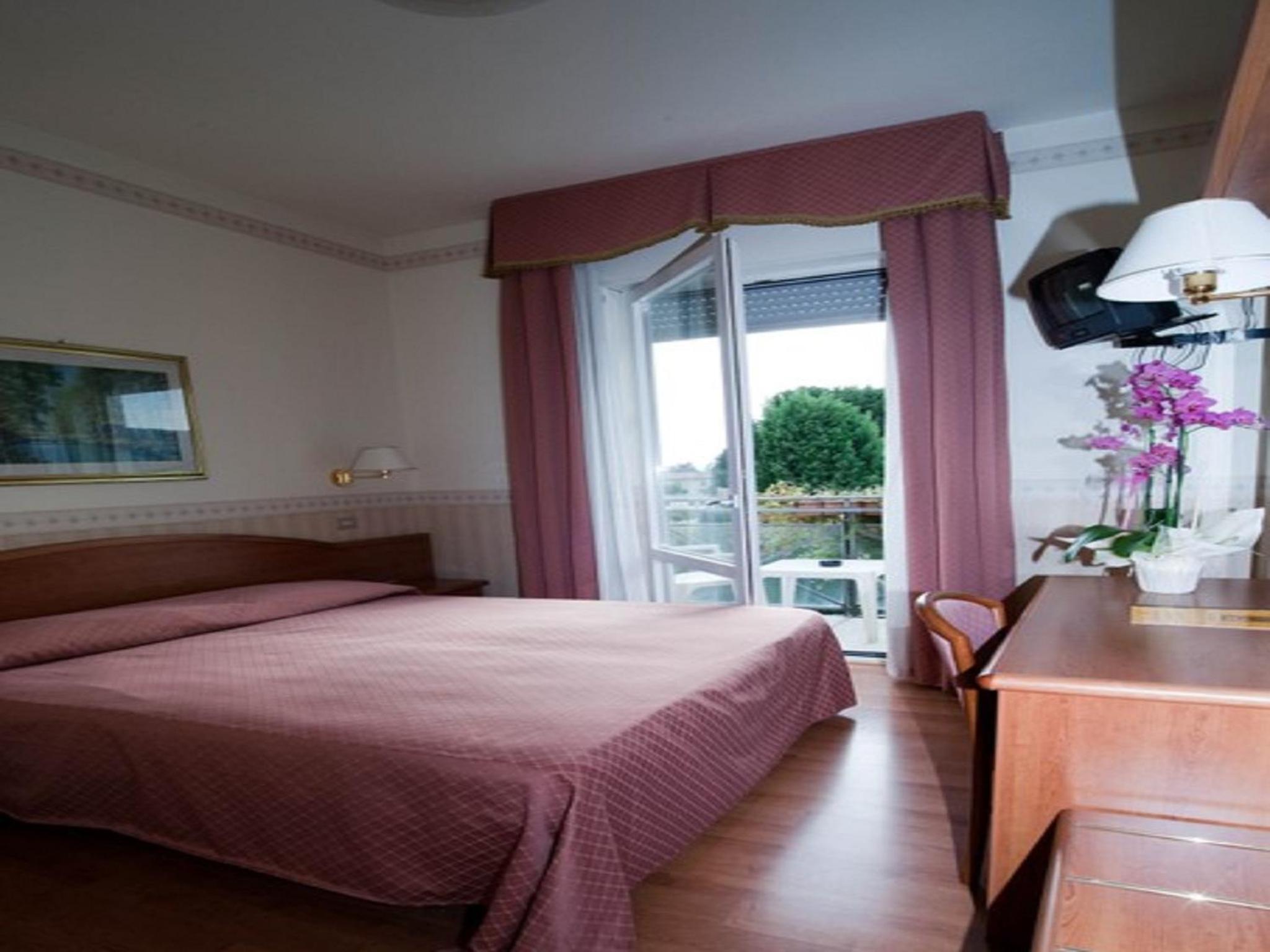 Double or Twin Room - Photo 4