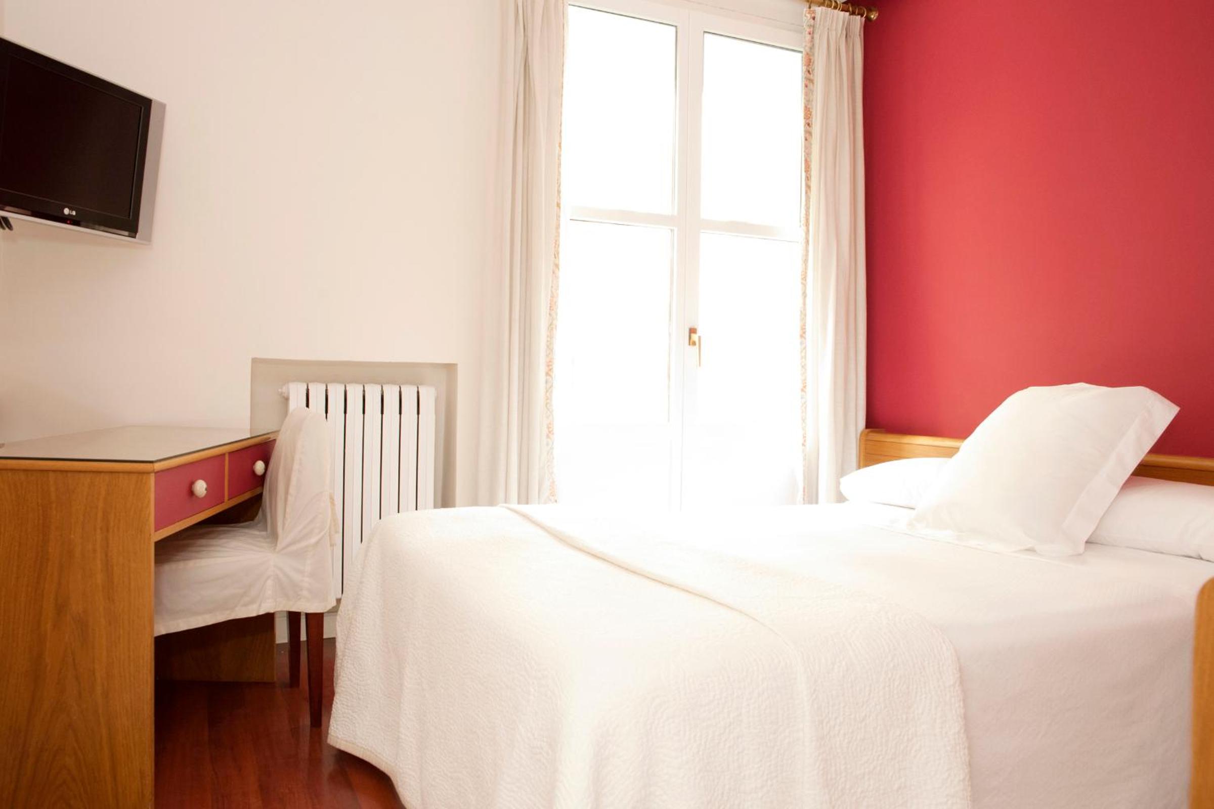 Small Double Room - Photo 4