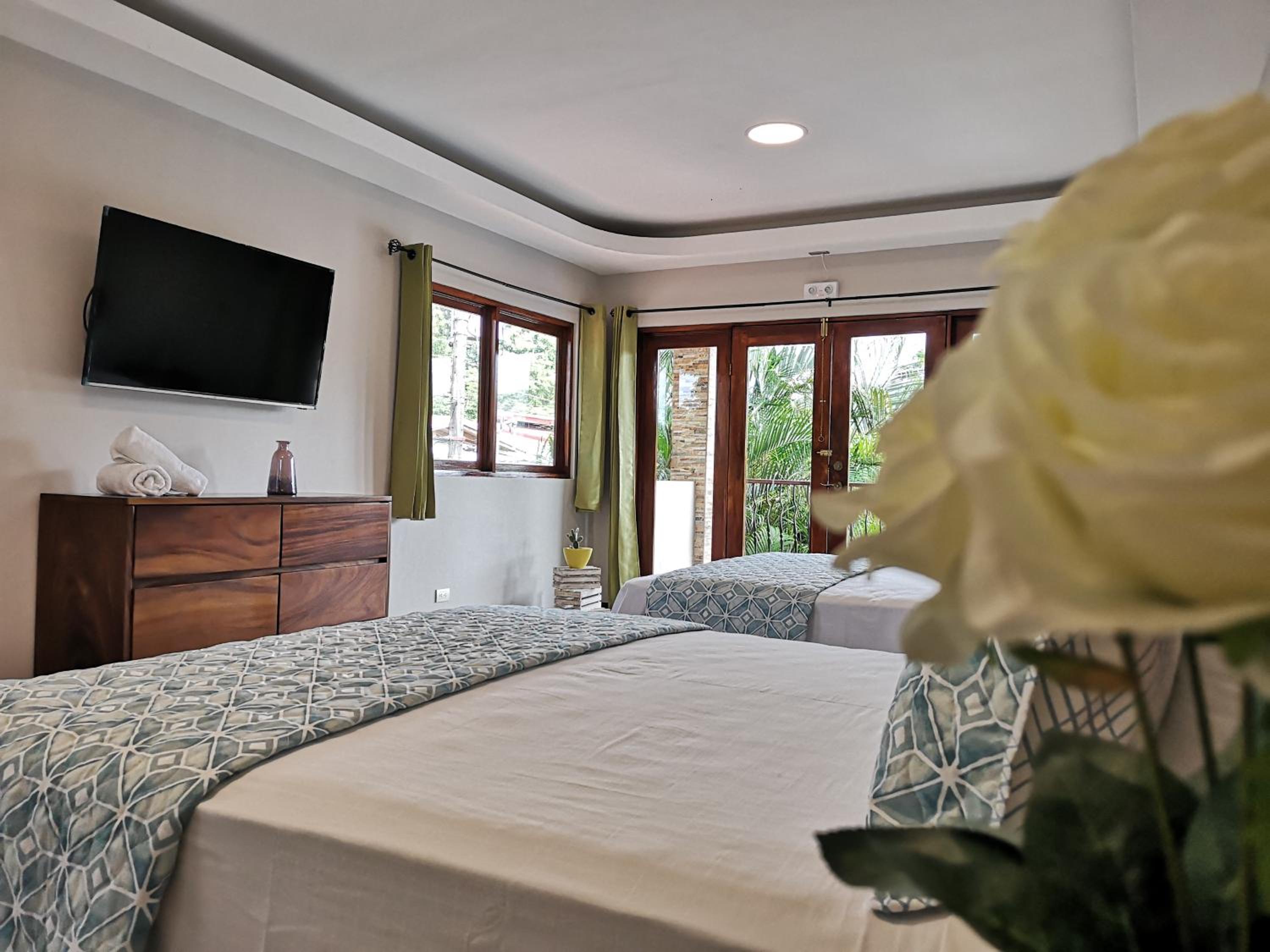 Standard Queen Room with Two Queen Beds - Photo 6