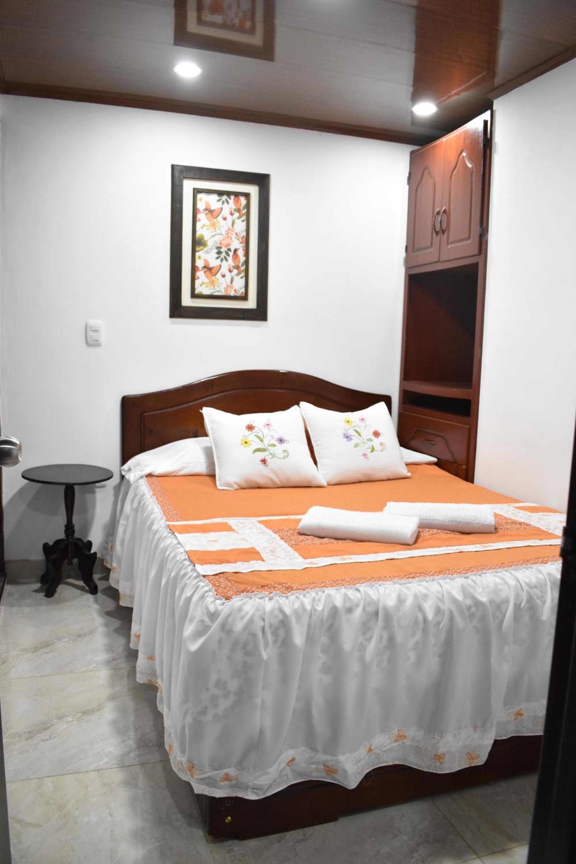 Small Single Room photo 2