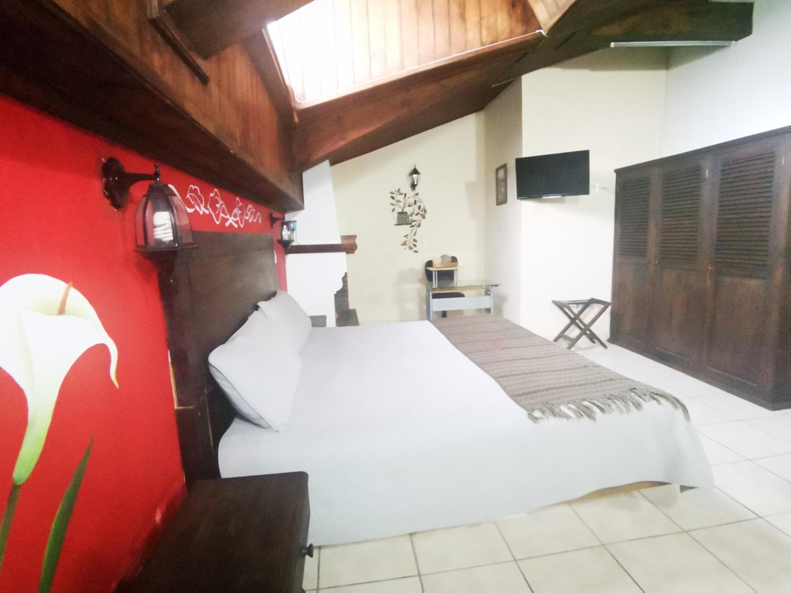 King Suite with Kitchen - Photo 10