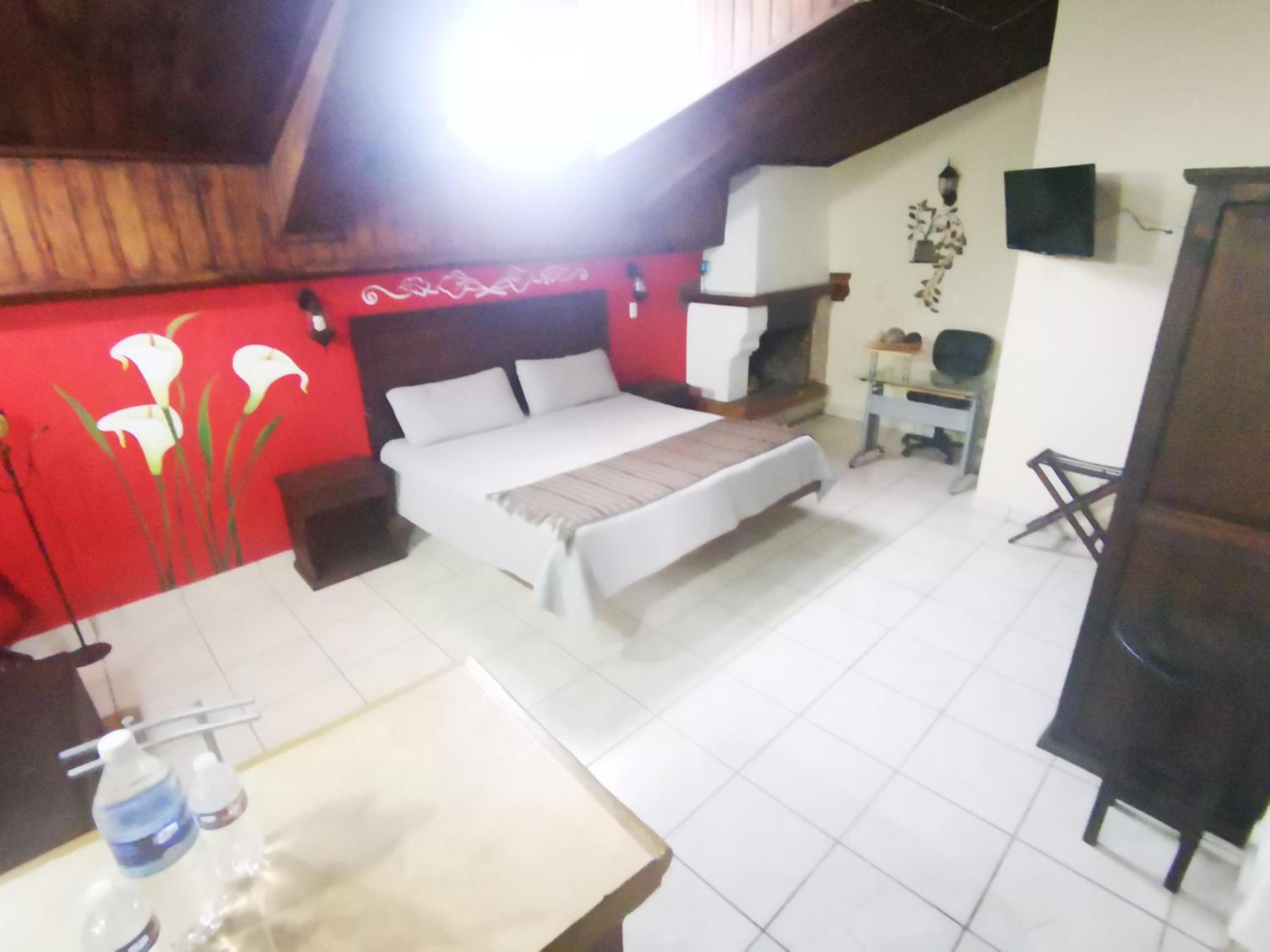 King Suite with Kitchen - Photo 9